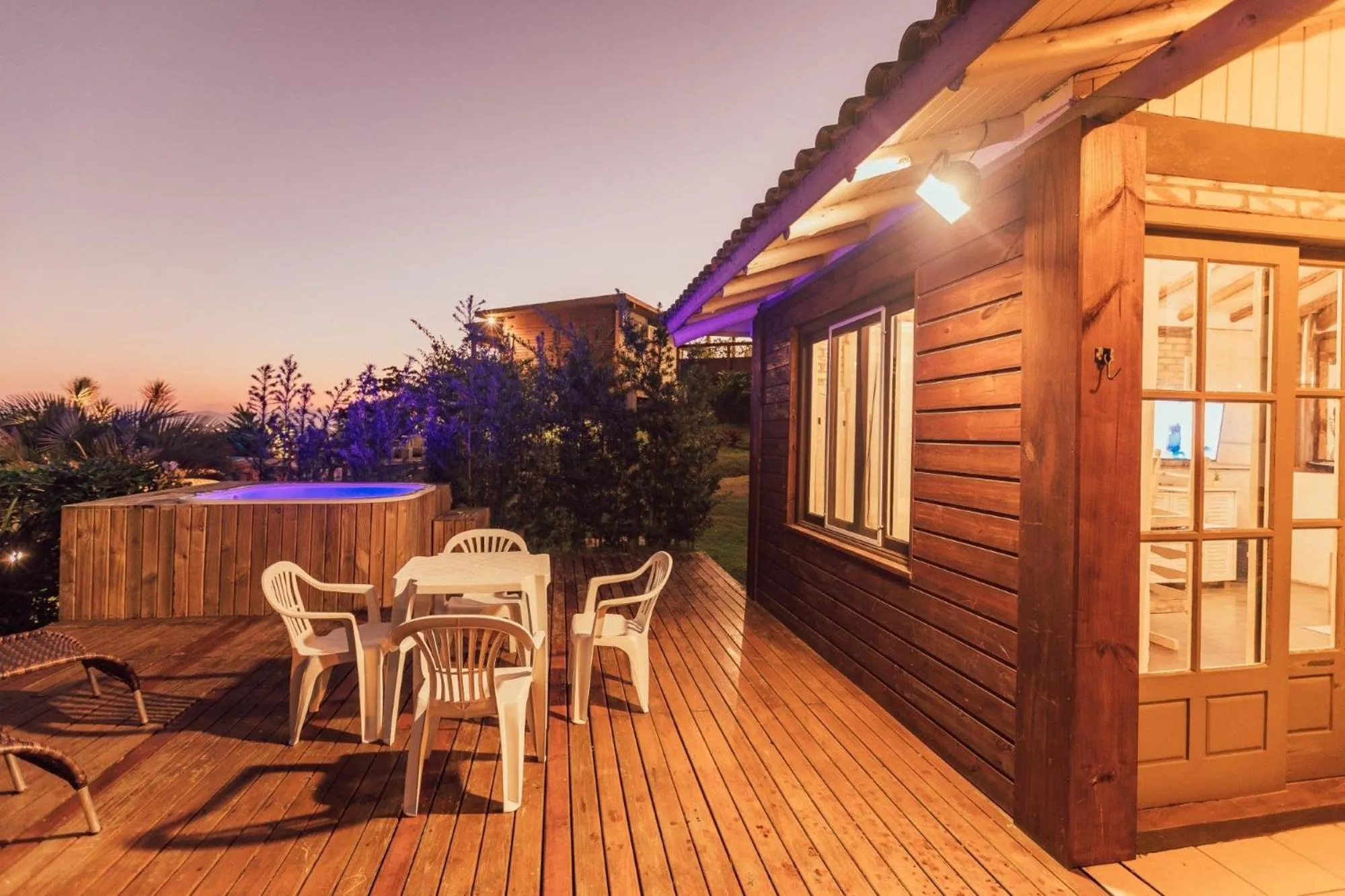 Night in Chalés e Bangalôs Ibiraquera