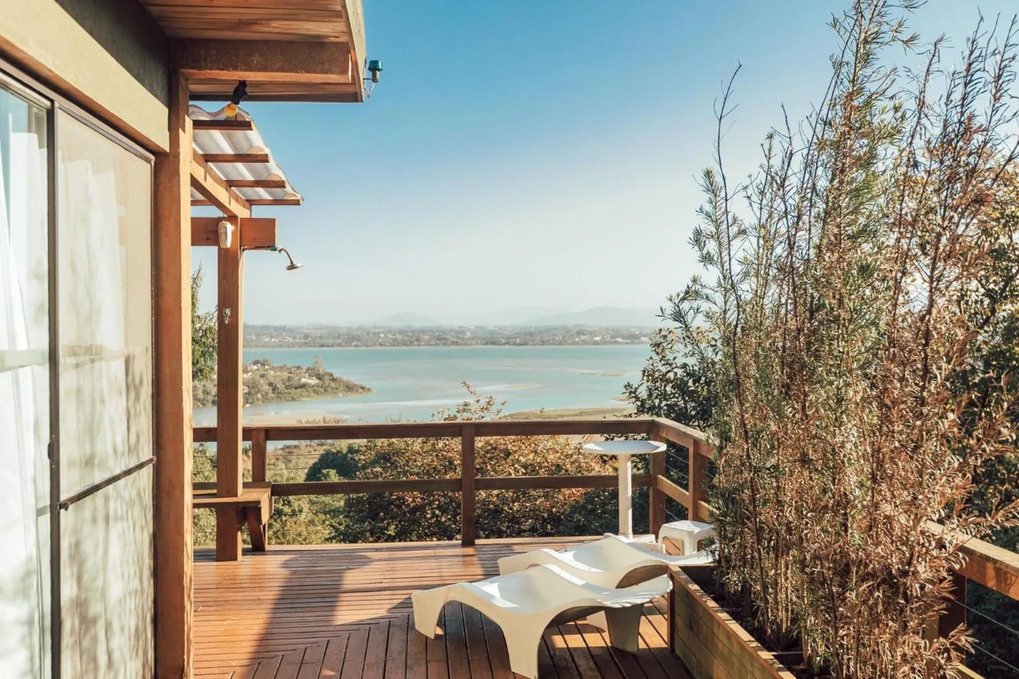 Balcony/Terrace in Chalés e Bangalôs Ibiraquera