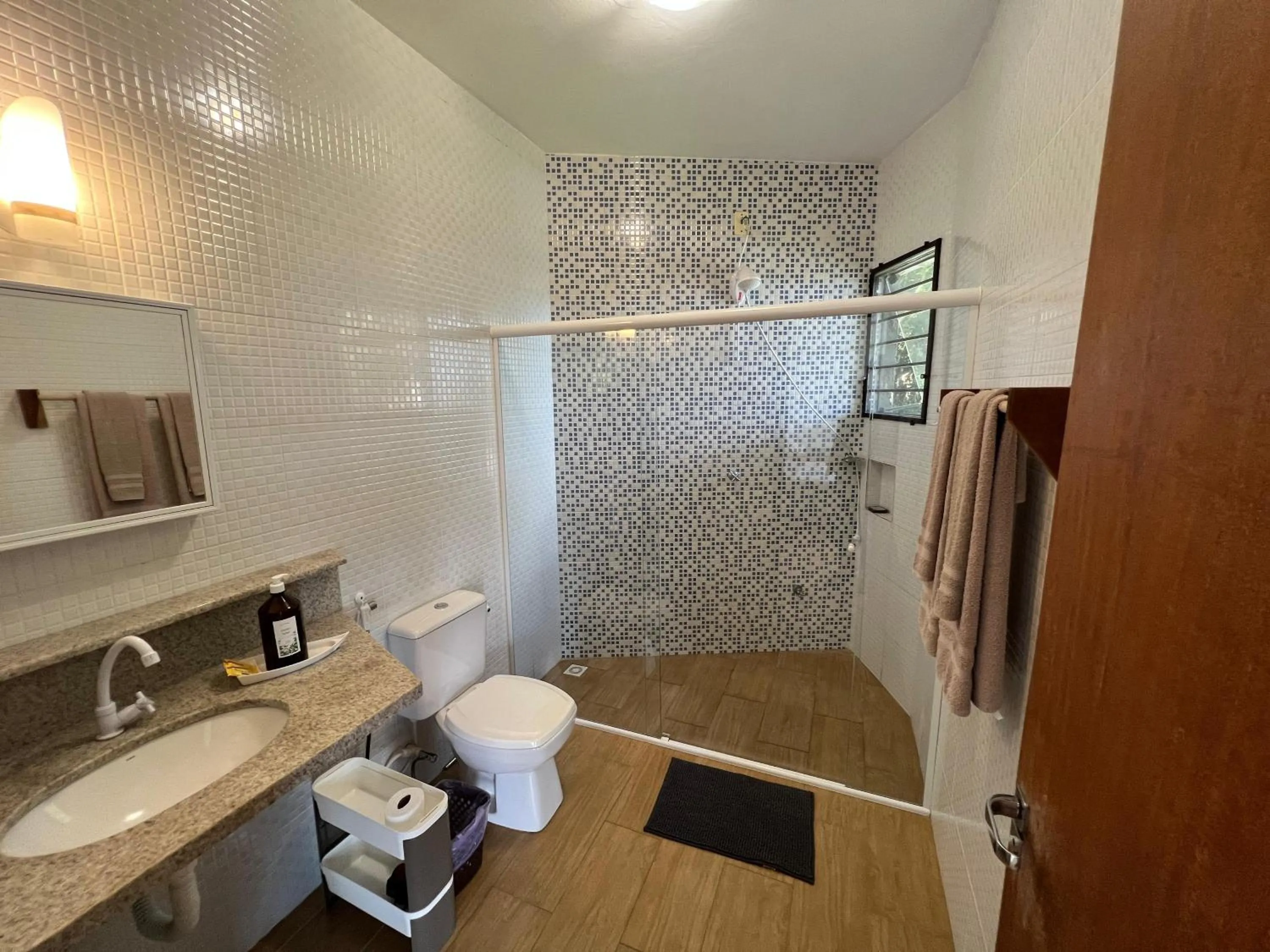 Shower in Chalés e Bangalôs Ibiraquera