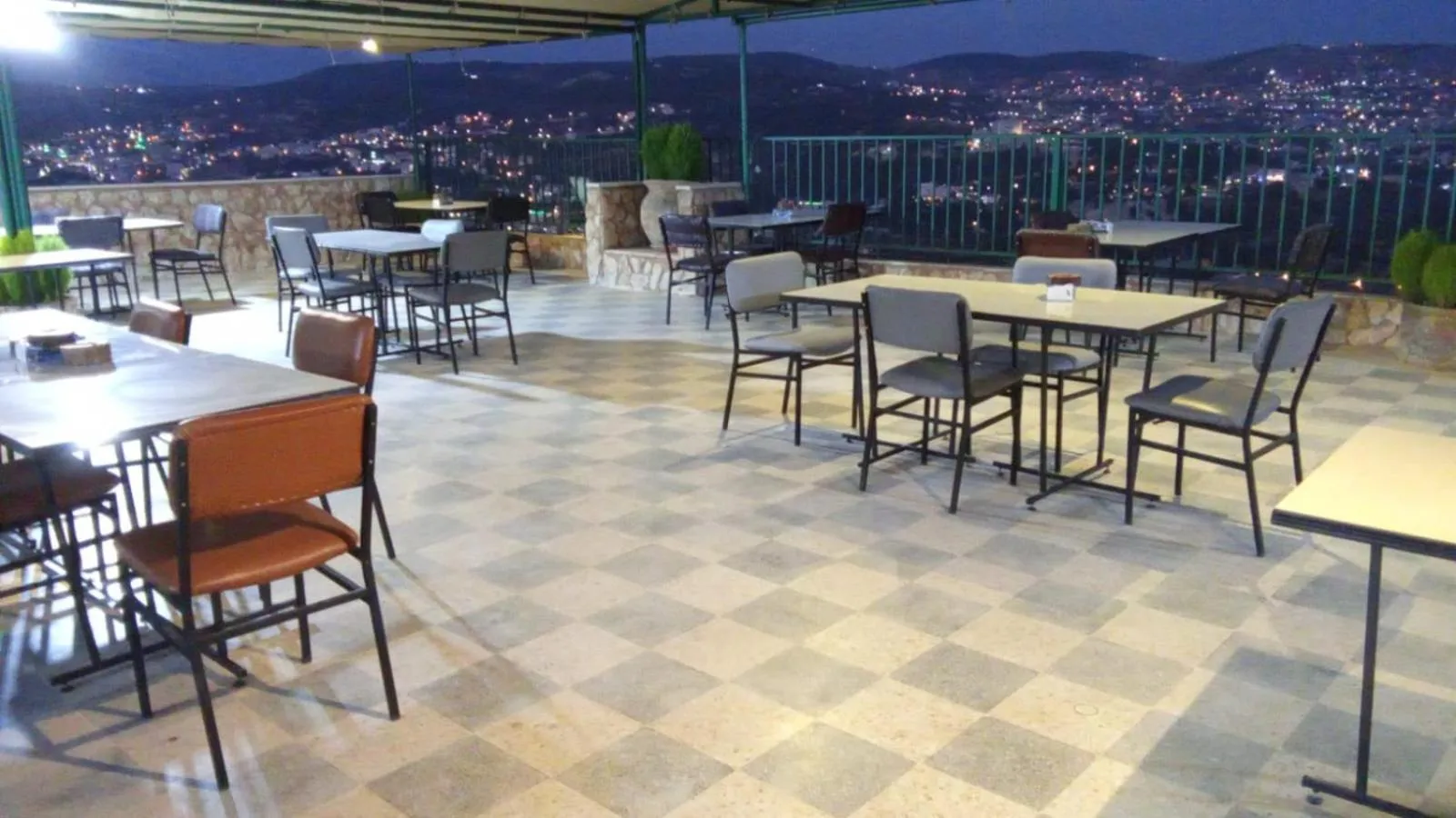 Restaurant/places to eat in Al-jabal castle Hotel - Ajloun