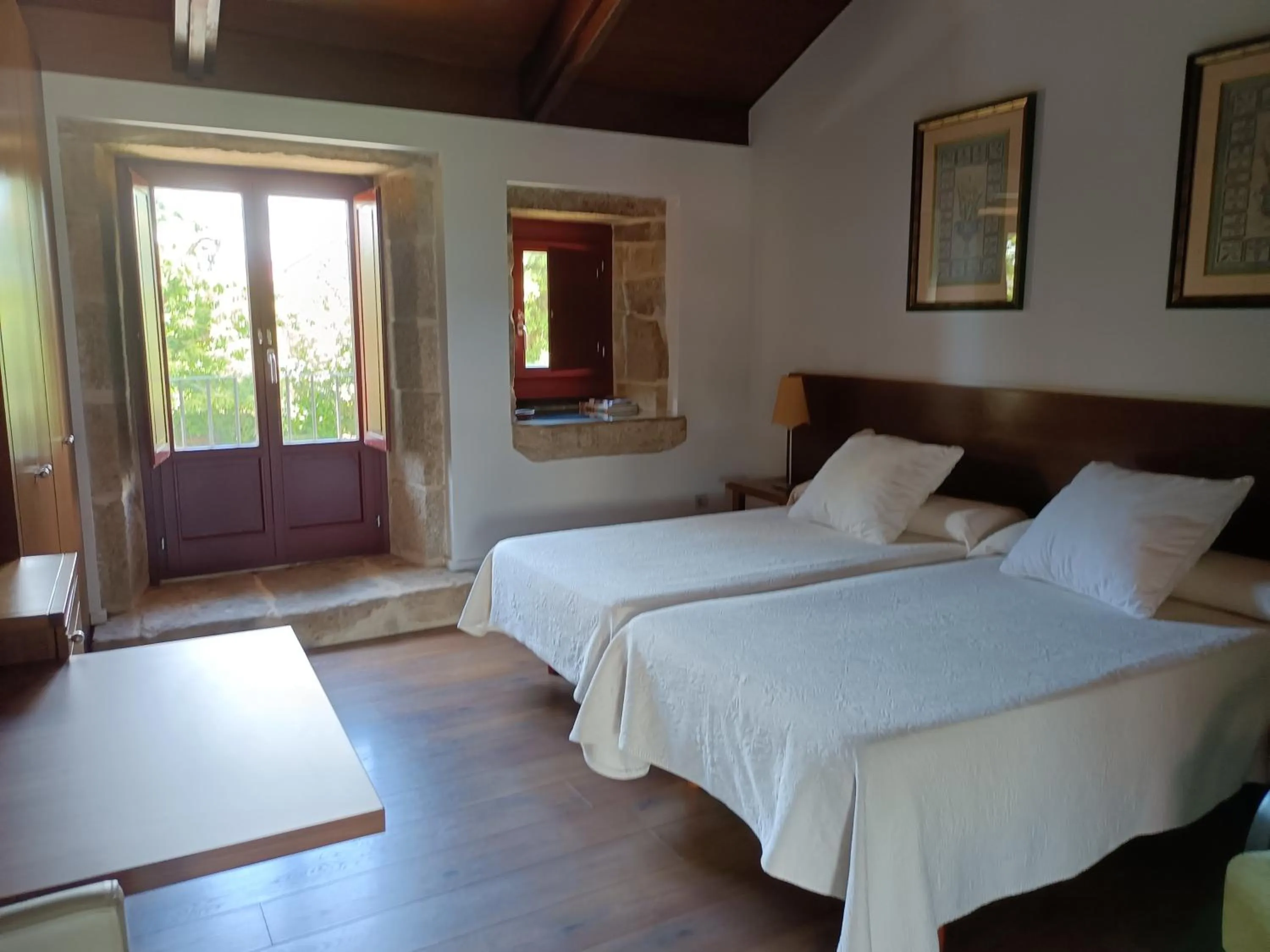 Photo of the whole room, Bed in Casa das Capelas
