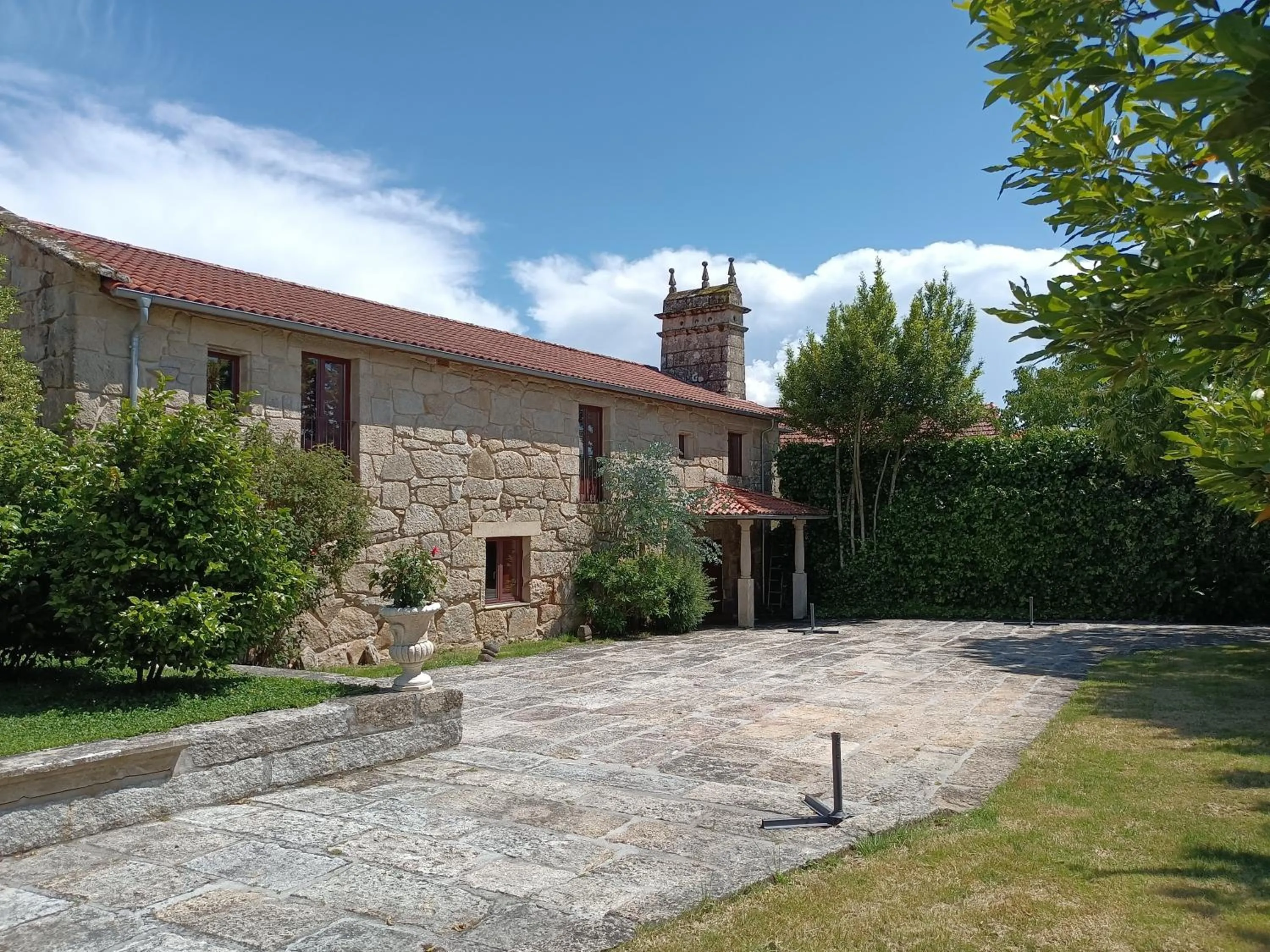 Property building in Casa das Capelas