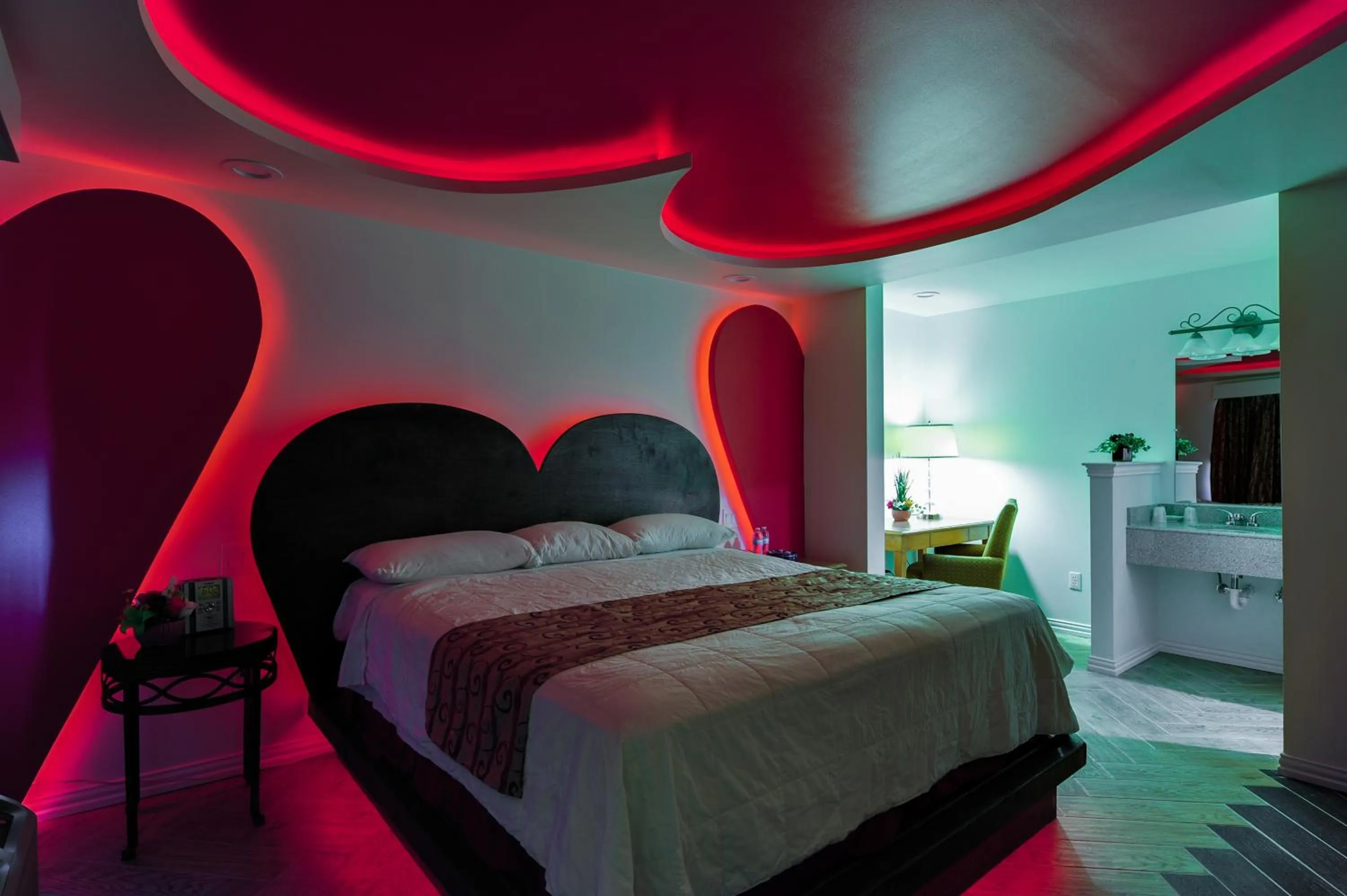 Coffee/tea facilities in Romantic Inn & Suites