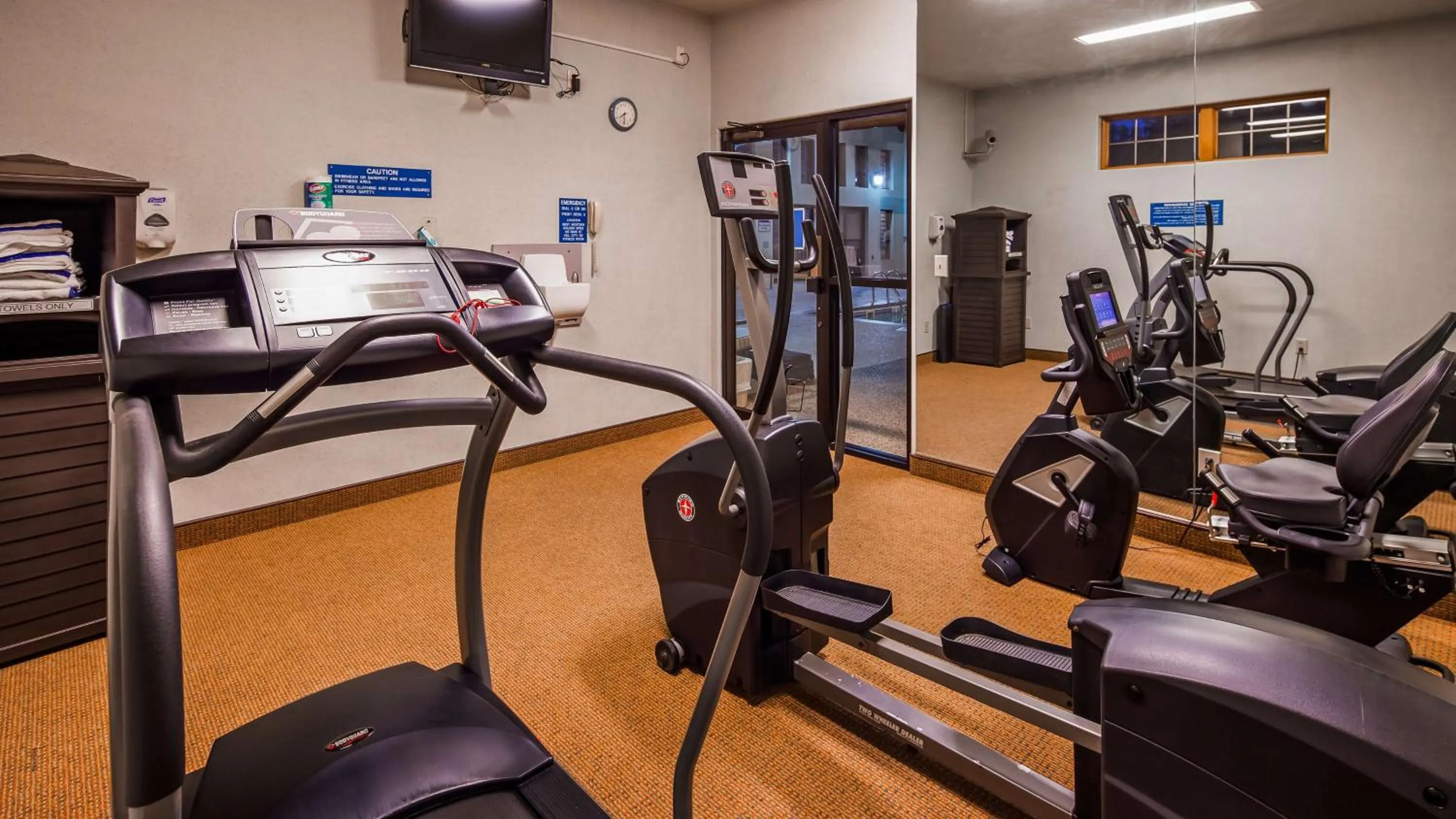 Fitness centre/facilities in Best Western Golden Spike Inn & Suites