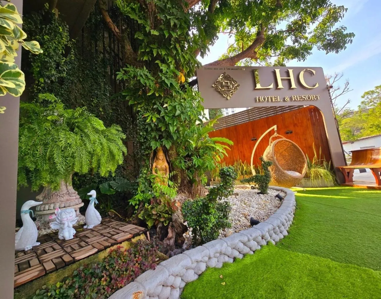 Garden in LHC HOTEL AND RESORT