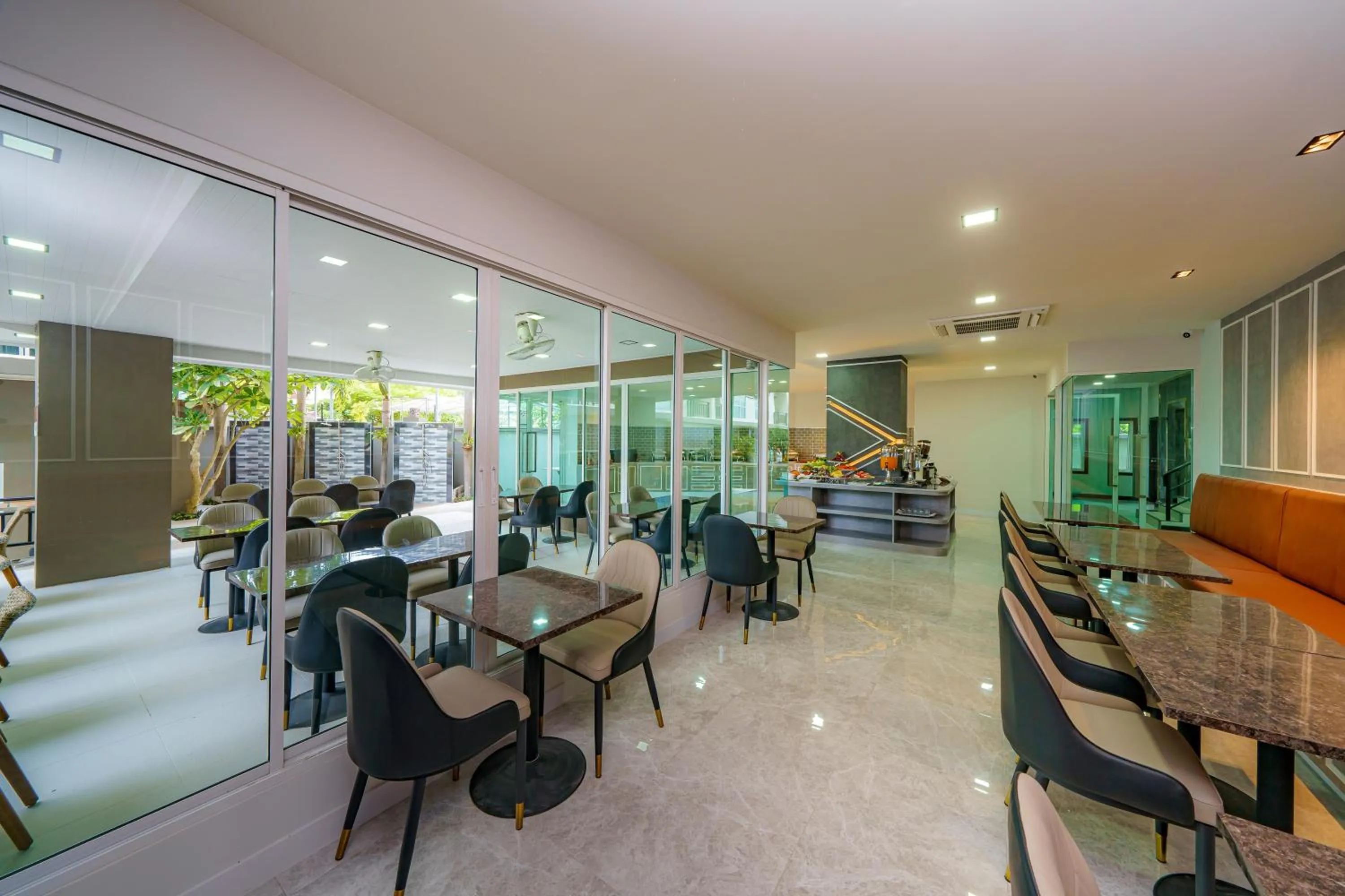 Restaurant/places to eat in LHC HOTEL AND RESORT