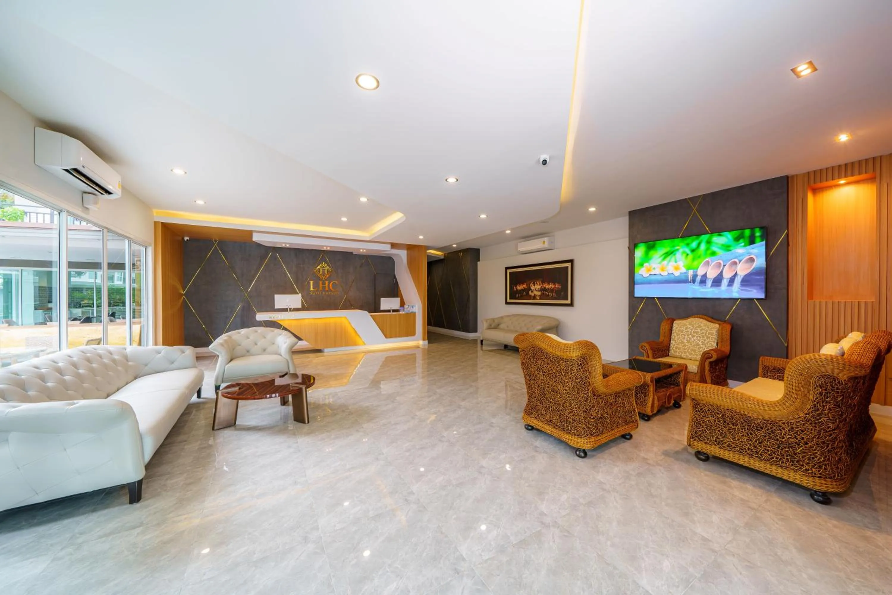 Communal lounge/ TV room in LHC HOTEL AND RESORT