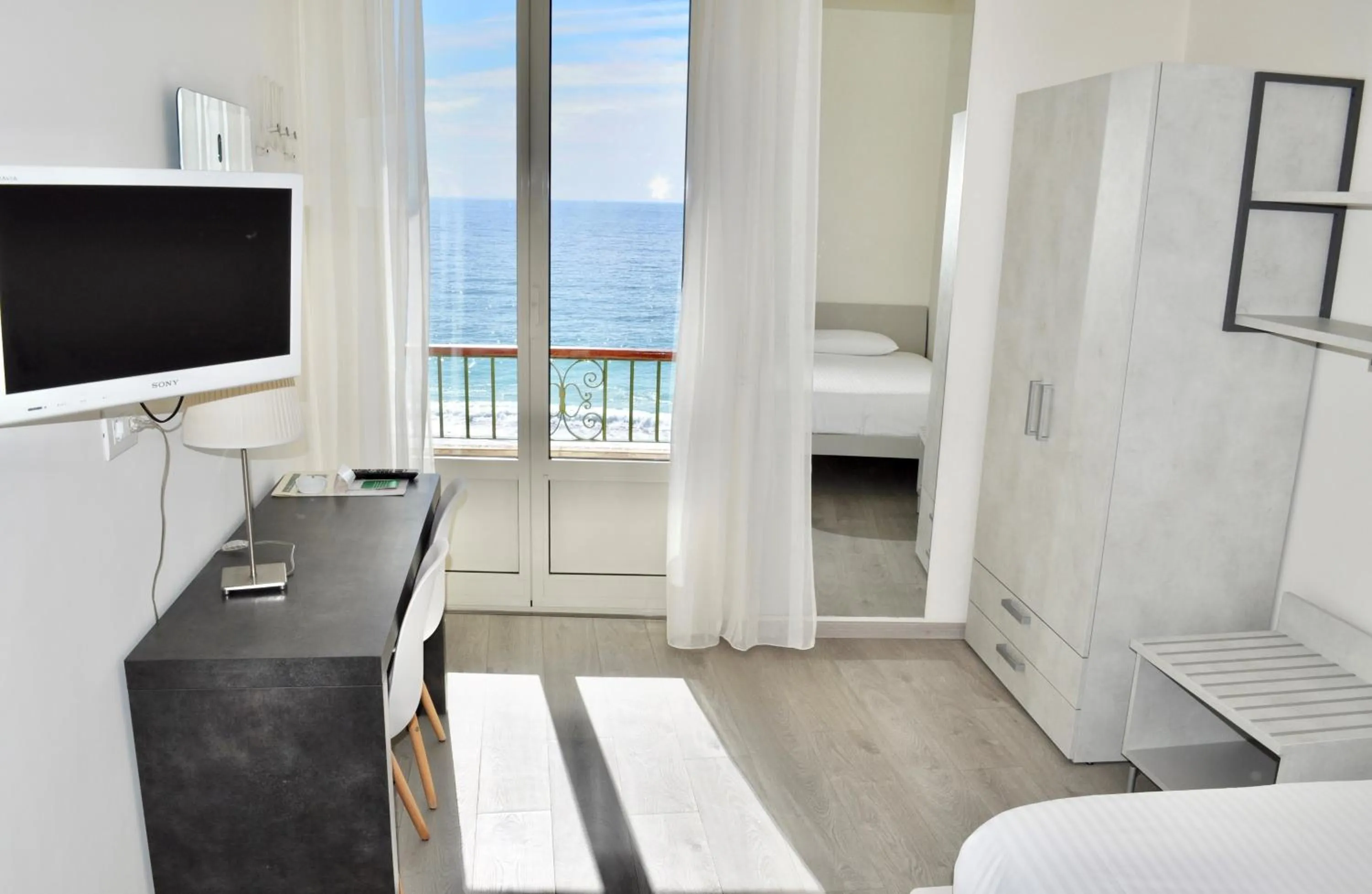 Sea view, Bed in Hotel Boncardo