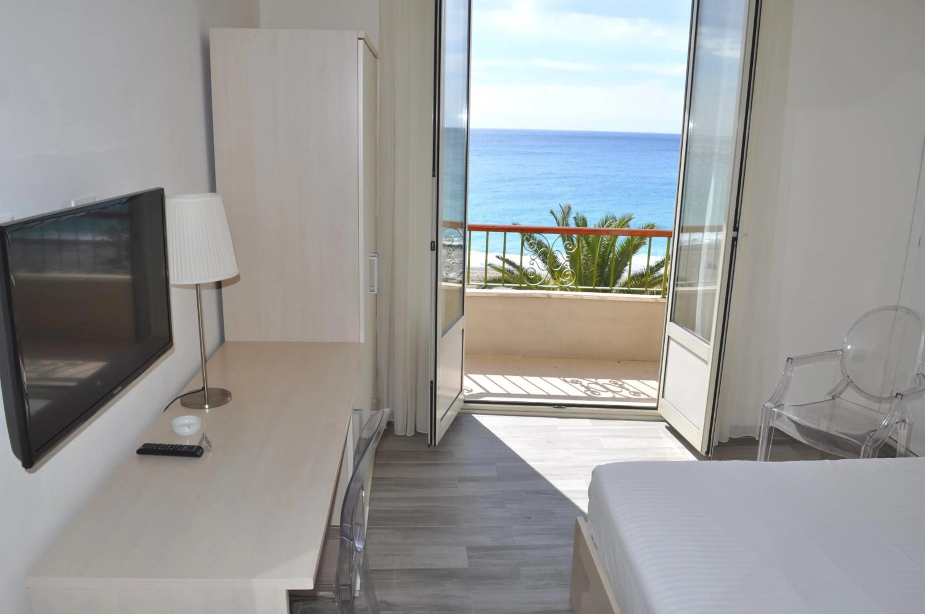 Sea view, Bed in Hotel Boncardo