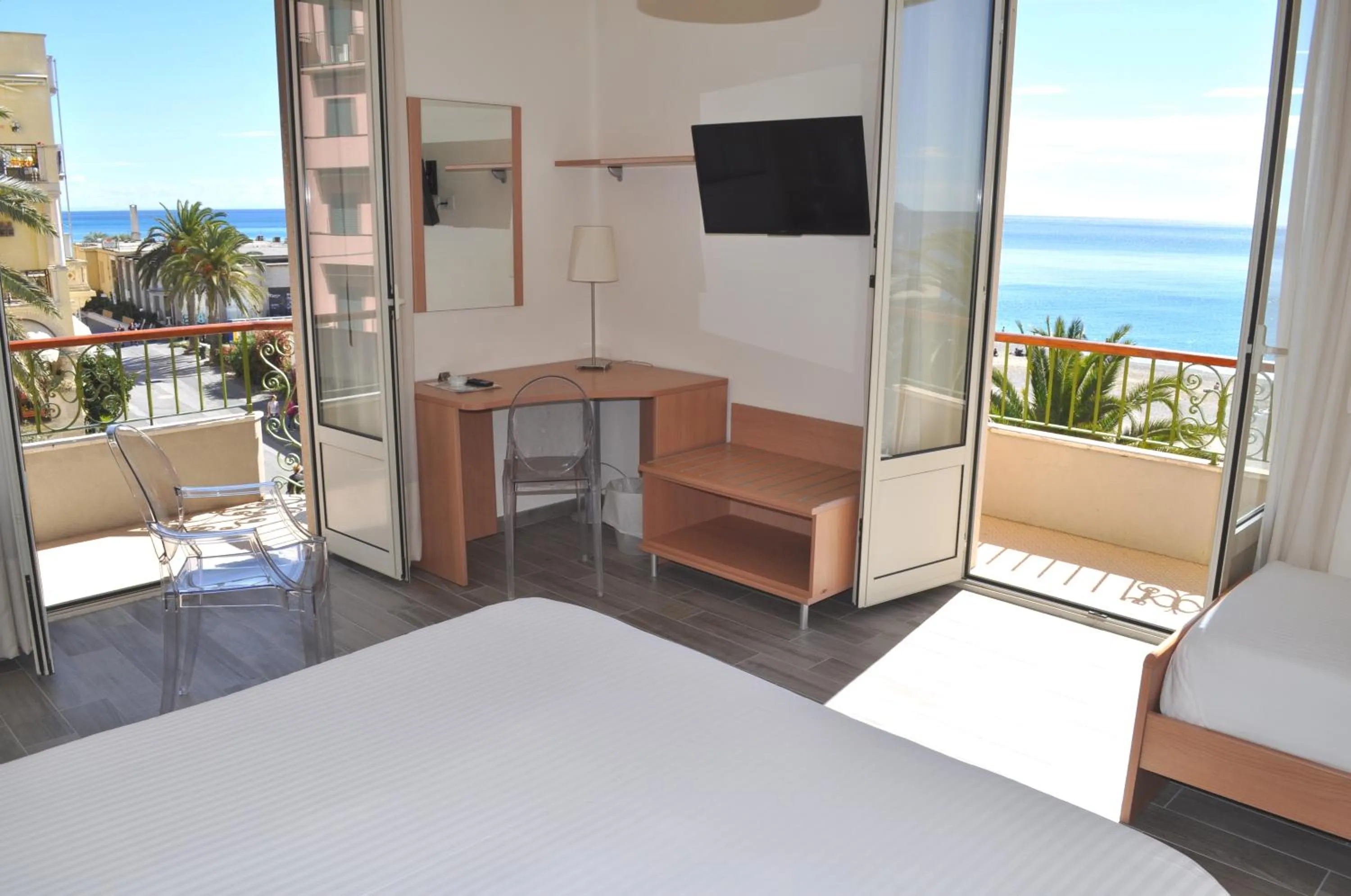 Sea view, Bed in Hotel Boncardo