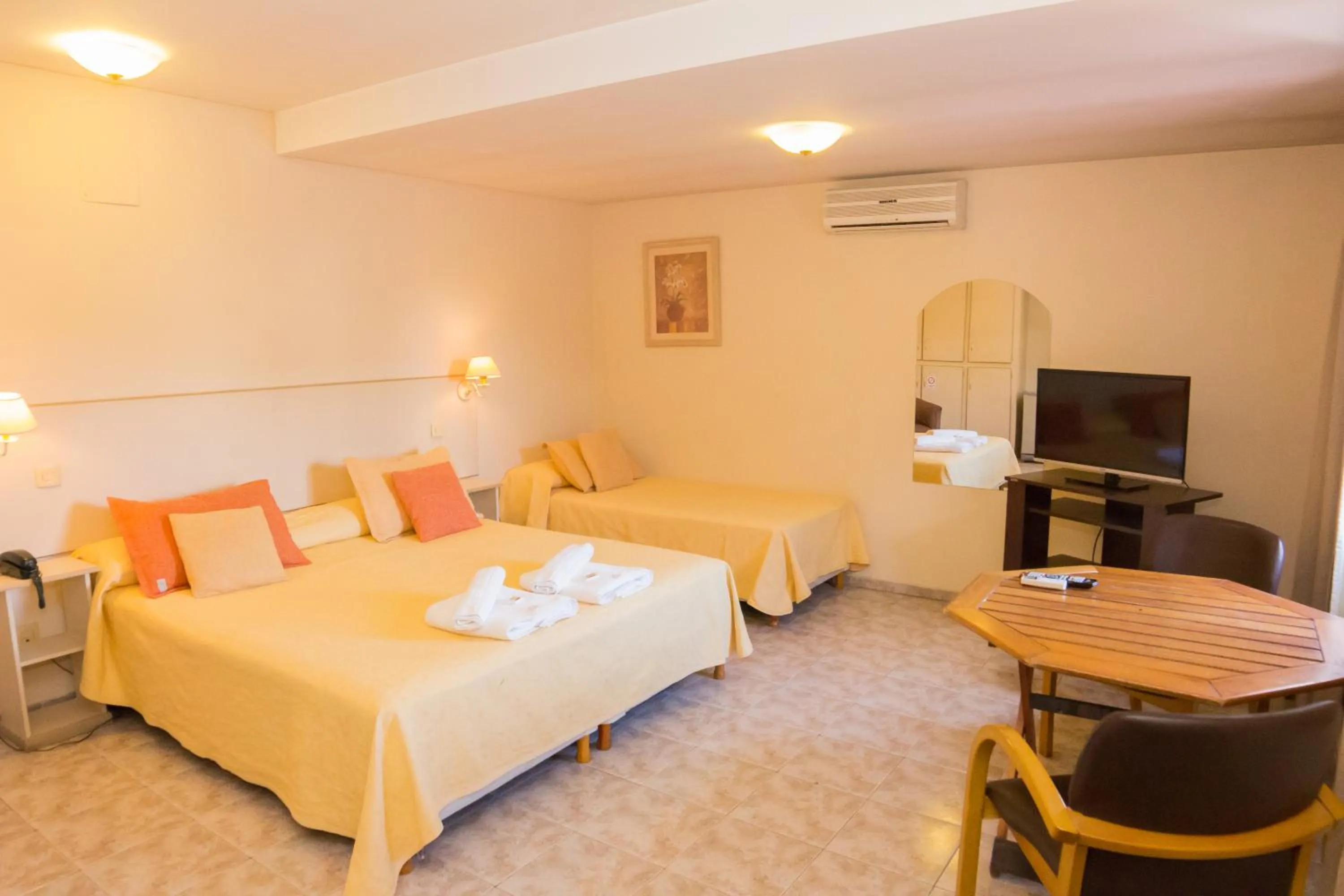 Family, Bed in Patio Mediterraneo Apart Hotel