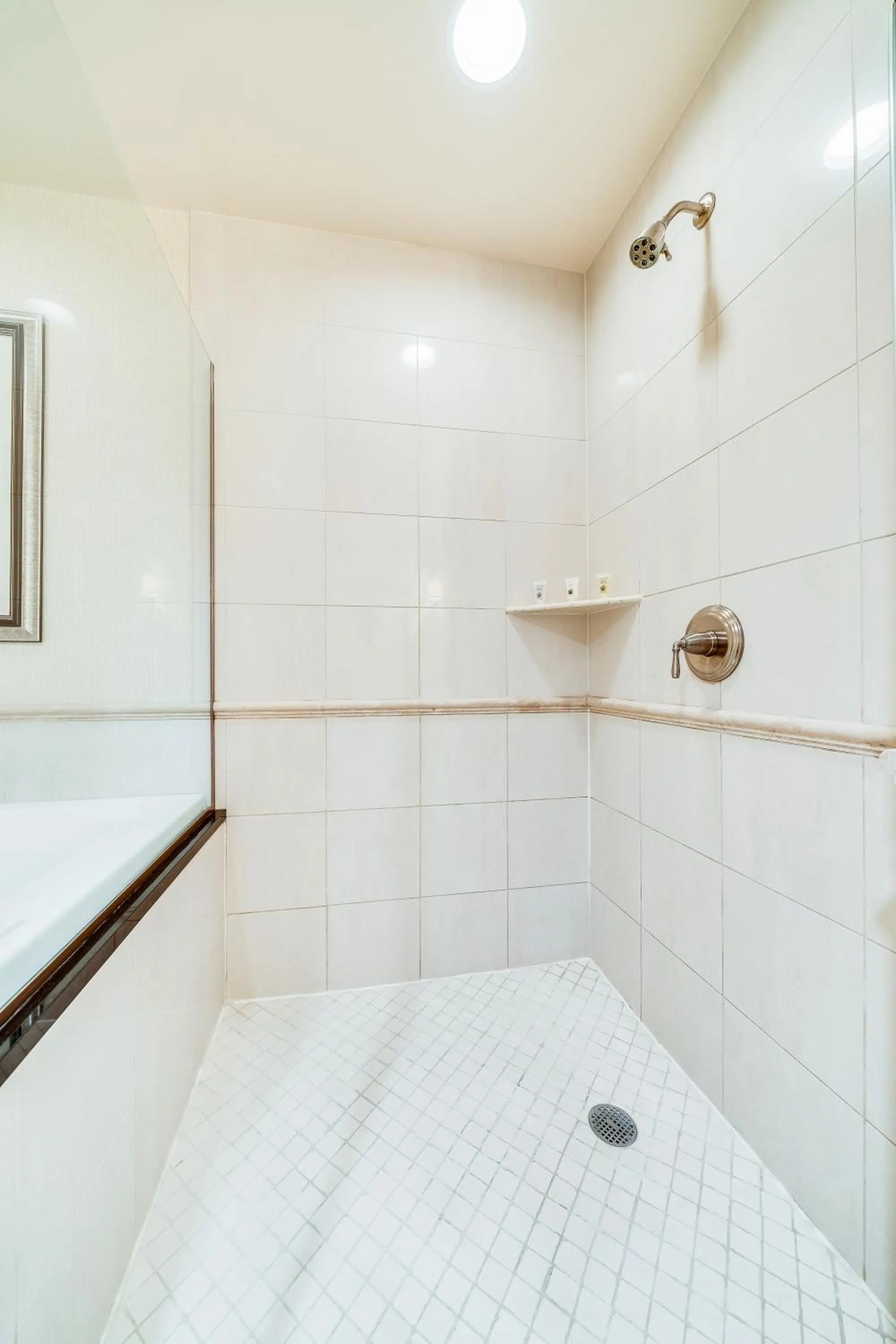 Jet Luxury at The Signature Condo Hotel