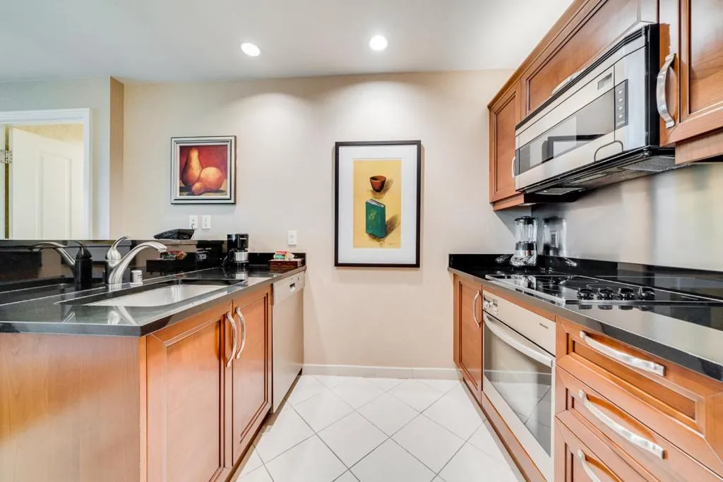 Jet Luxury at The Signature Condo Hotel