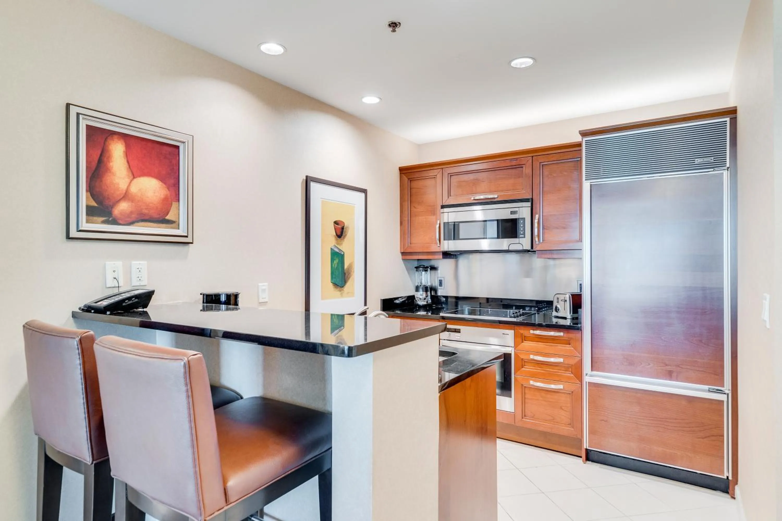 Jet Luxury at The Signature Condo Hotel