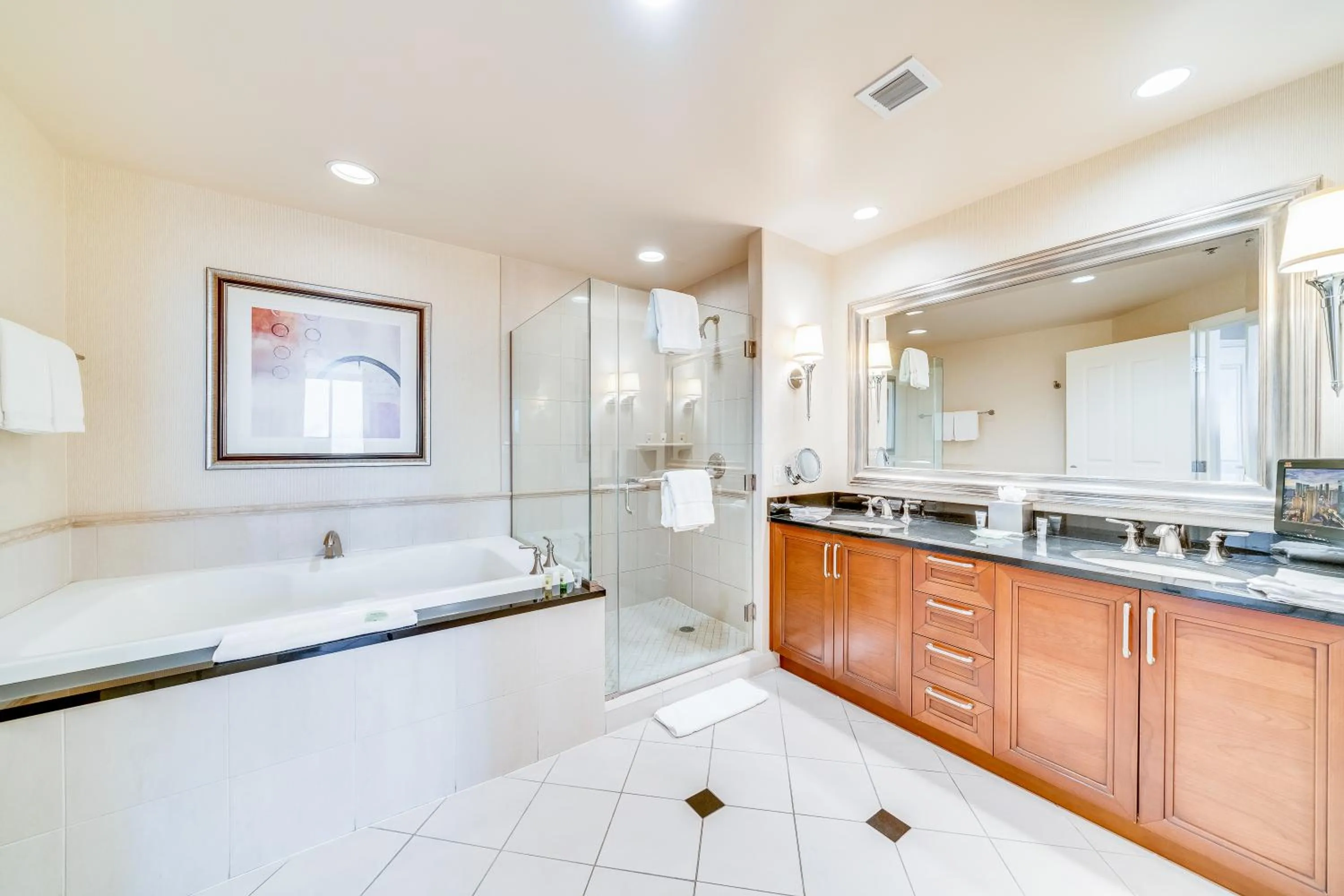 Jet Luxury at The Signature Condo Hotel