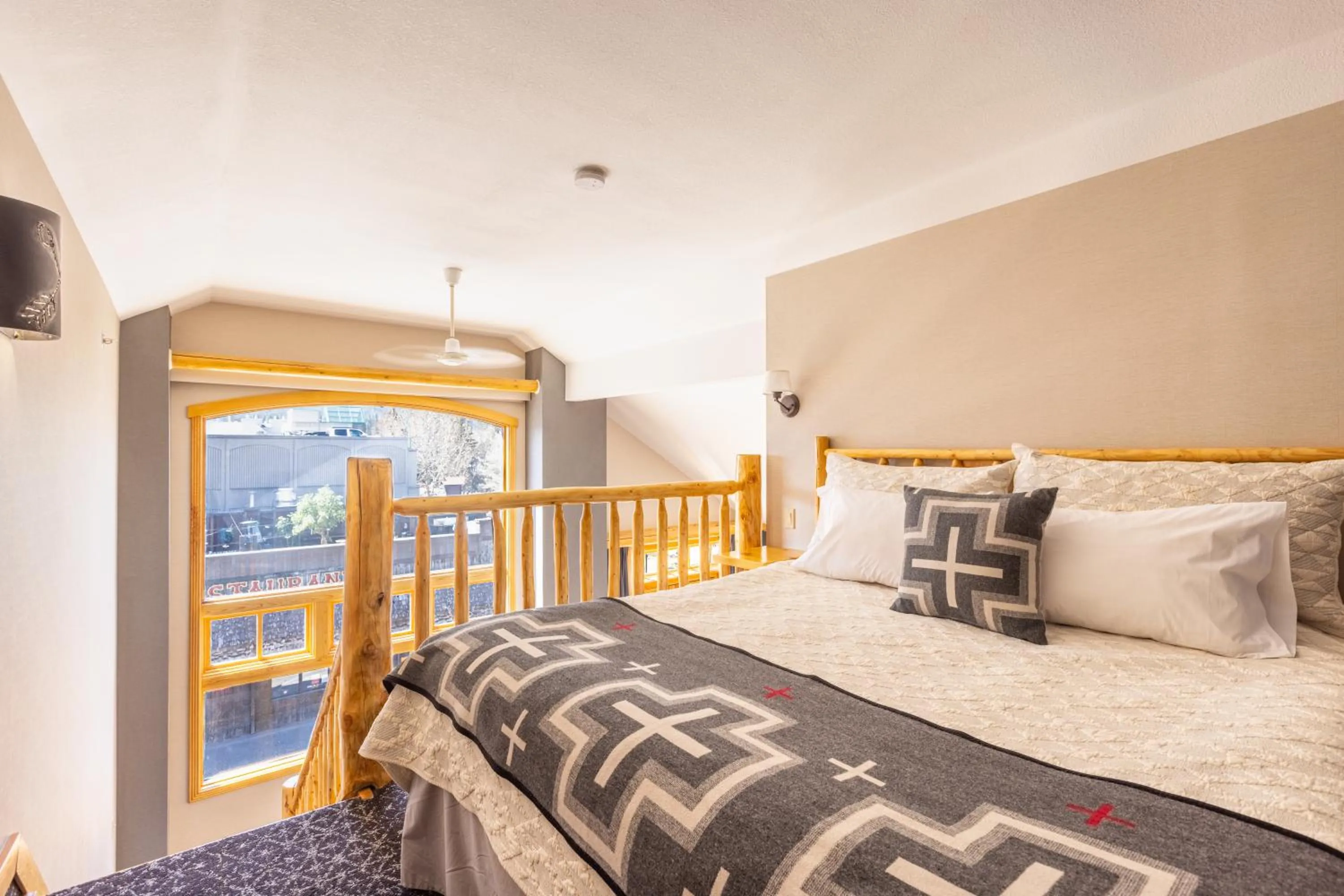 Bedroom, Bed in Brewster Mountain Lodge