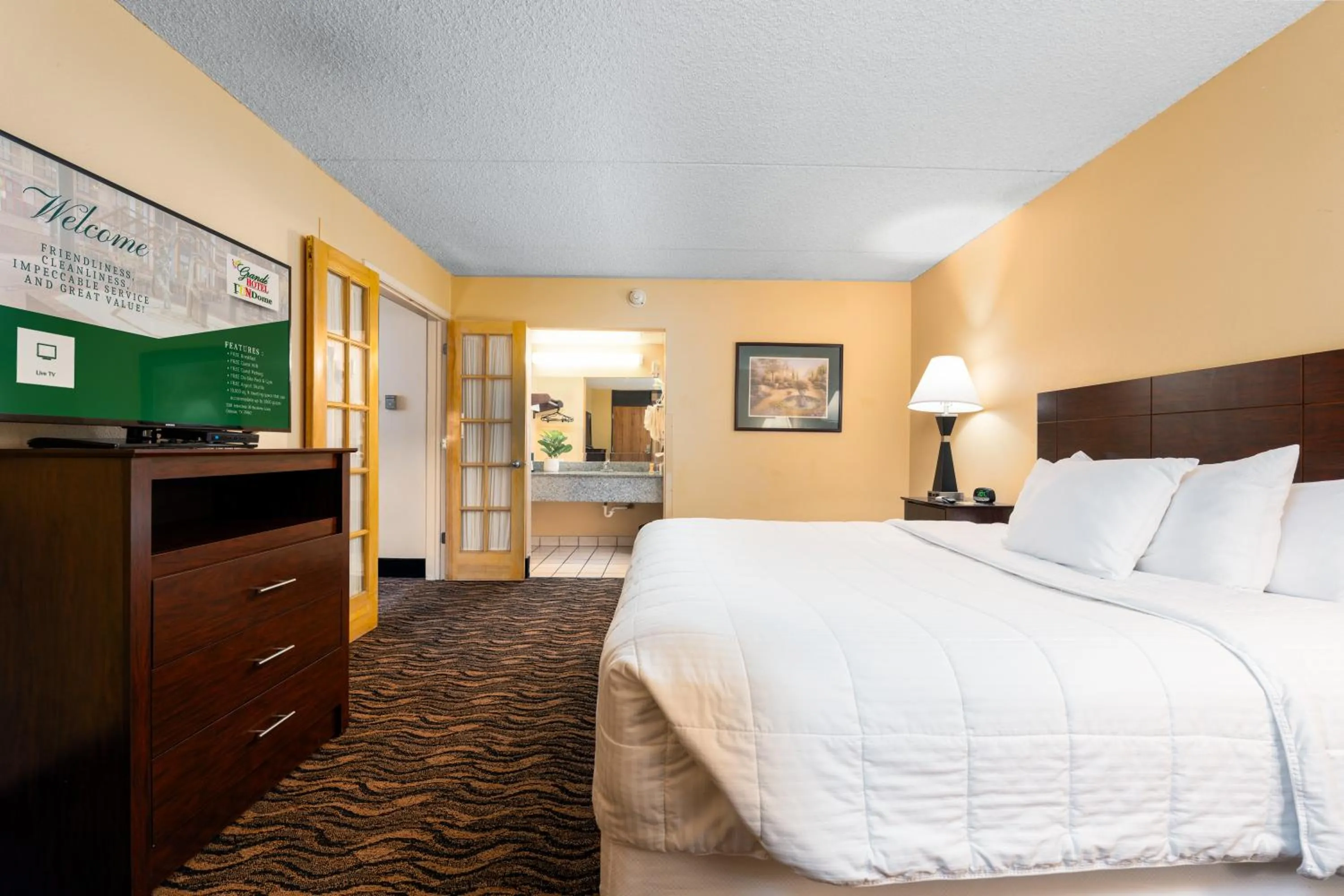 Photo of the whole room, Bed in MCM Grande FunDome Odessa