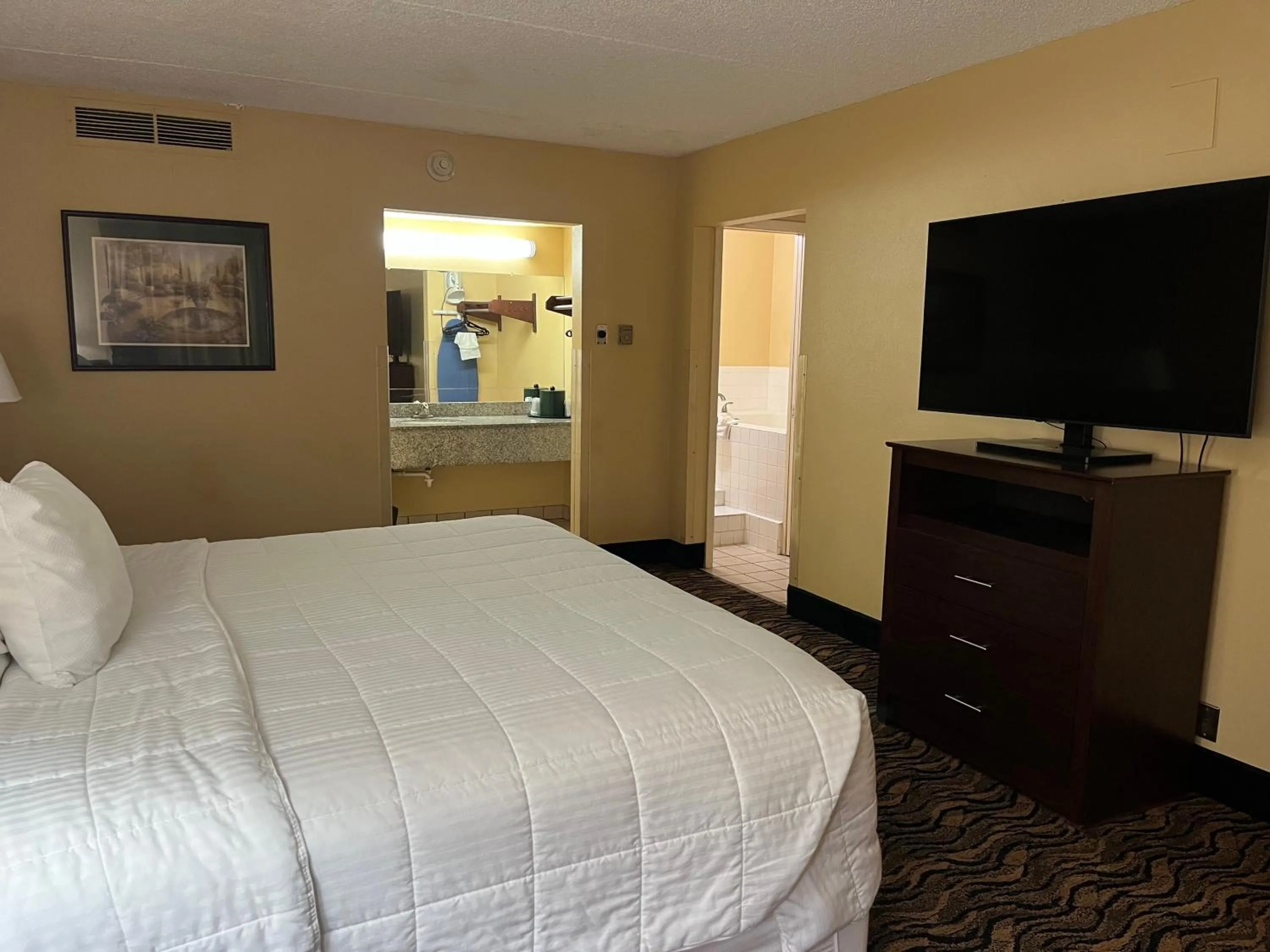 Photo of the whole room, Bed in MCM Grande FunDome Odessa