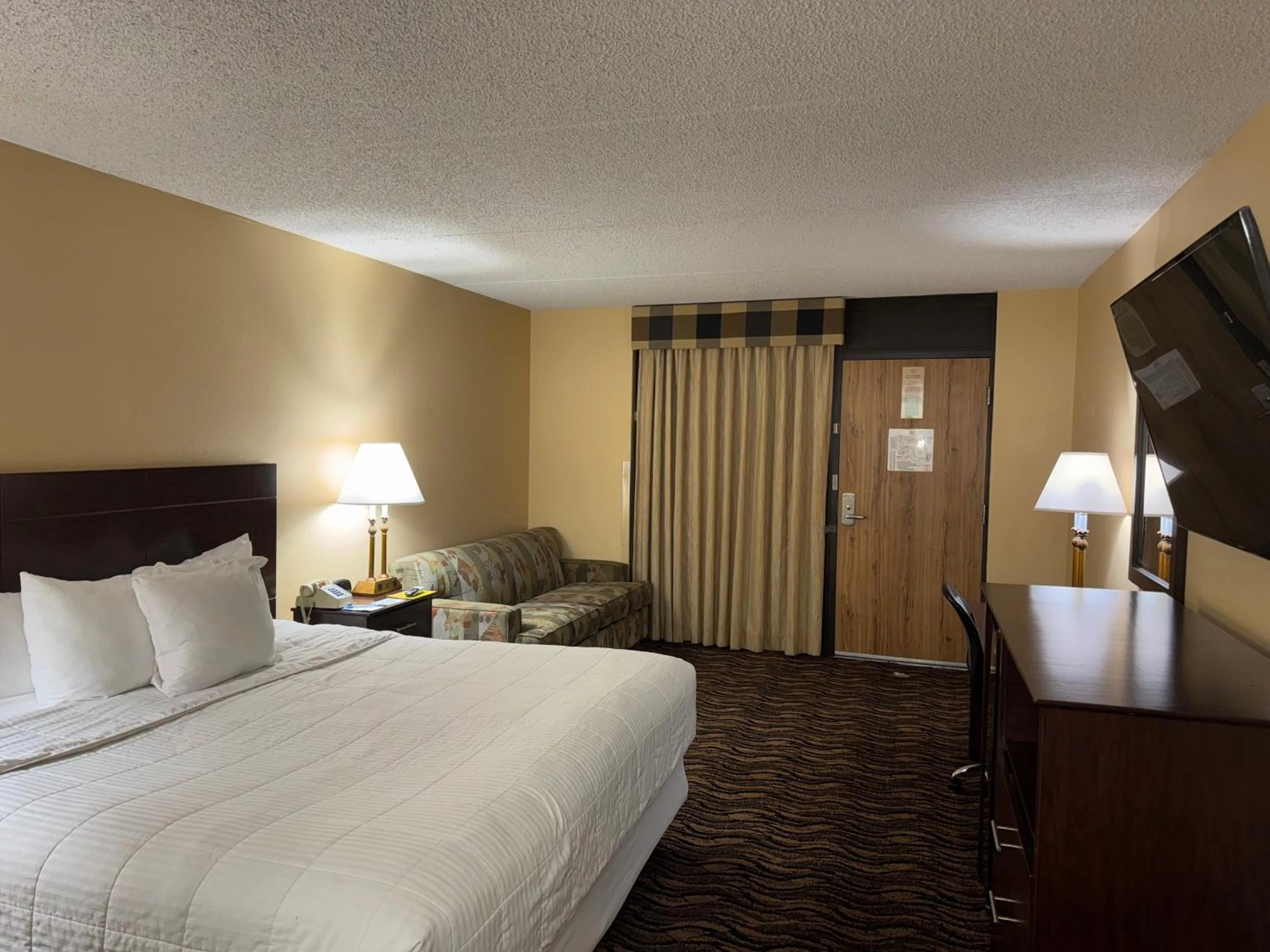 Photo of the whole room, Bed in MCM Grande FunDome Odessa