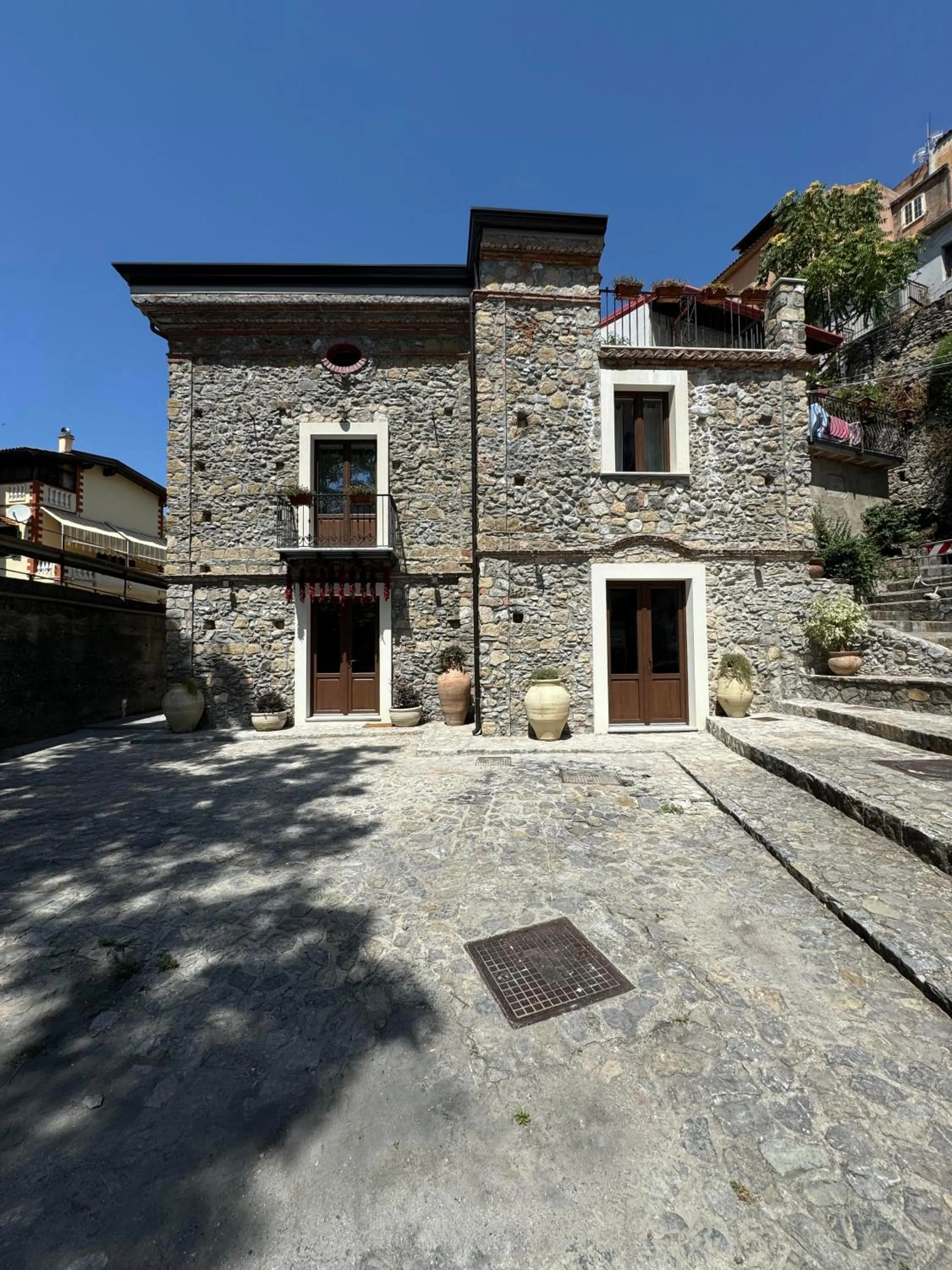 Property building in Casa Marinari