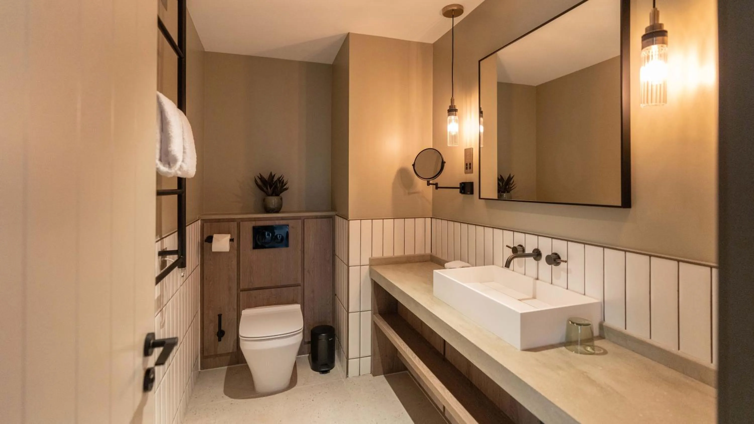 Toilet in Bailiffgate Hotel