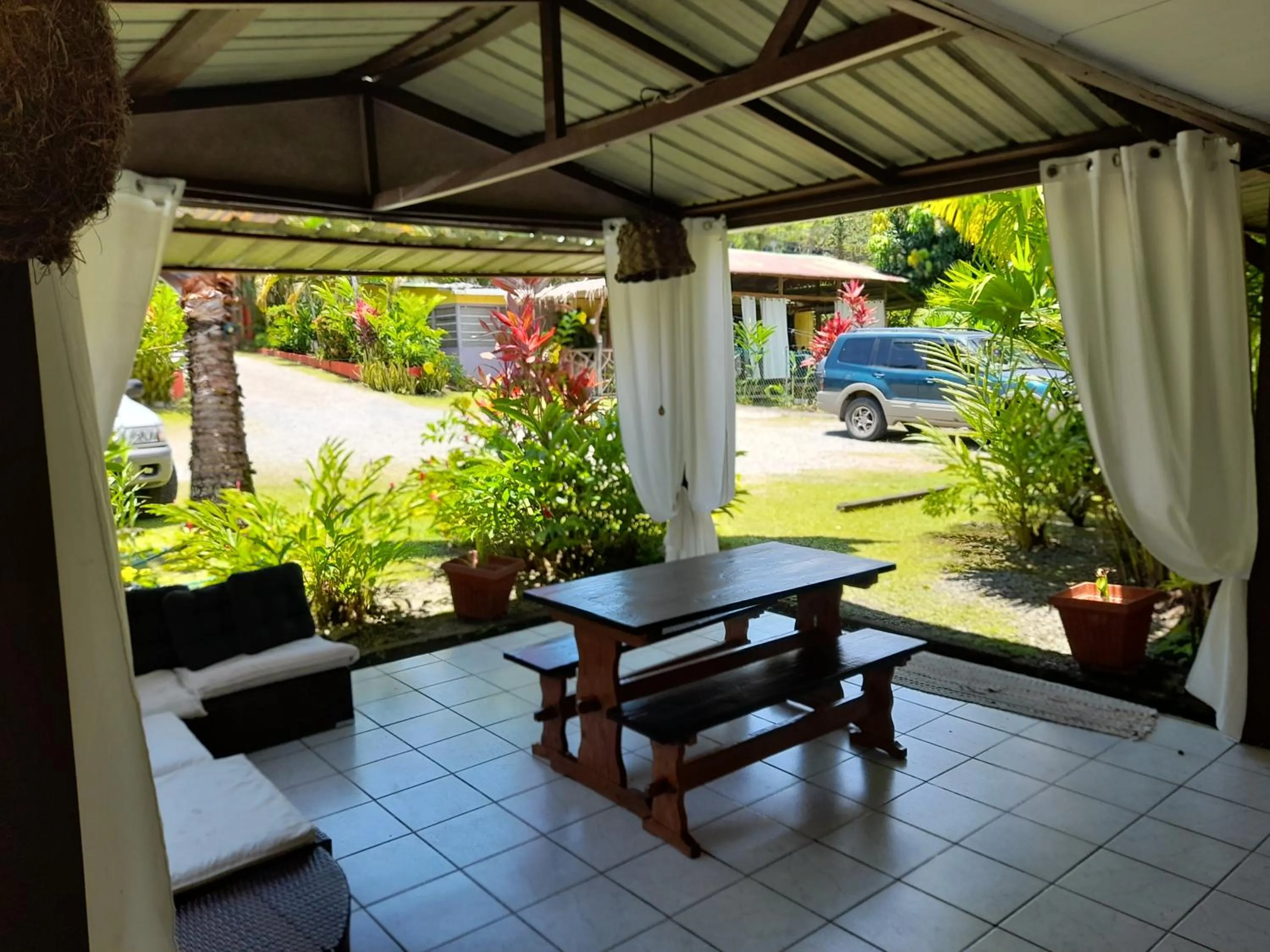Patio in Hotel El Colibri Rojo