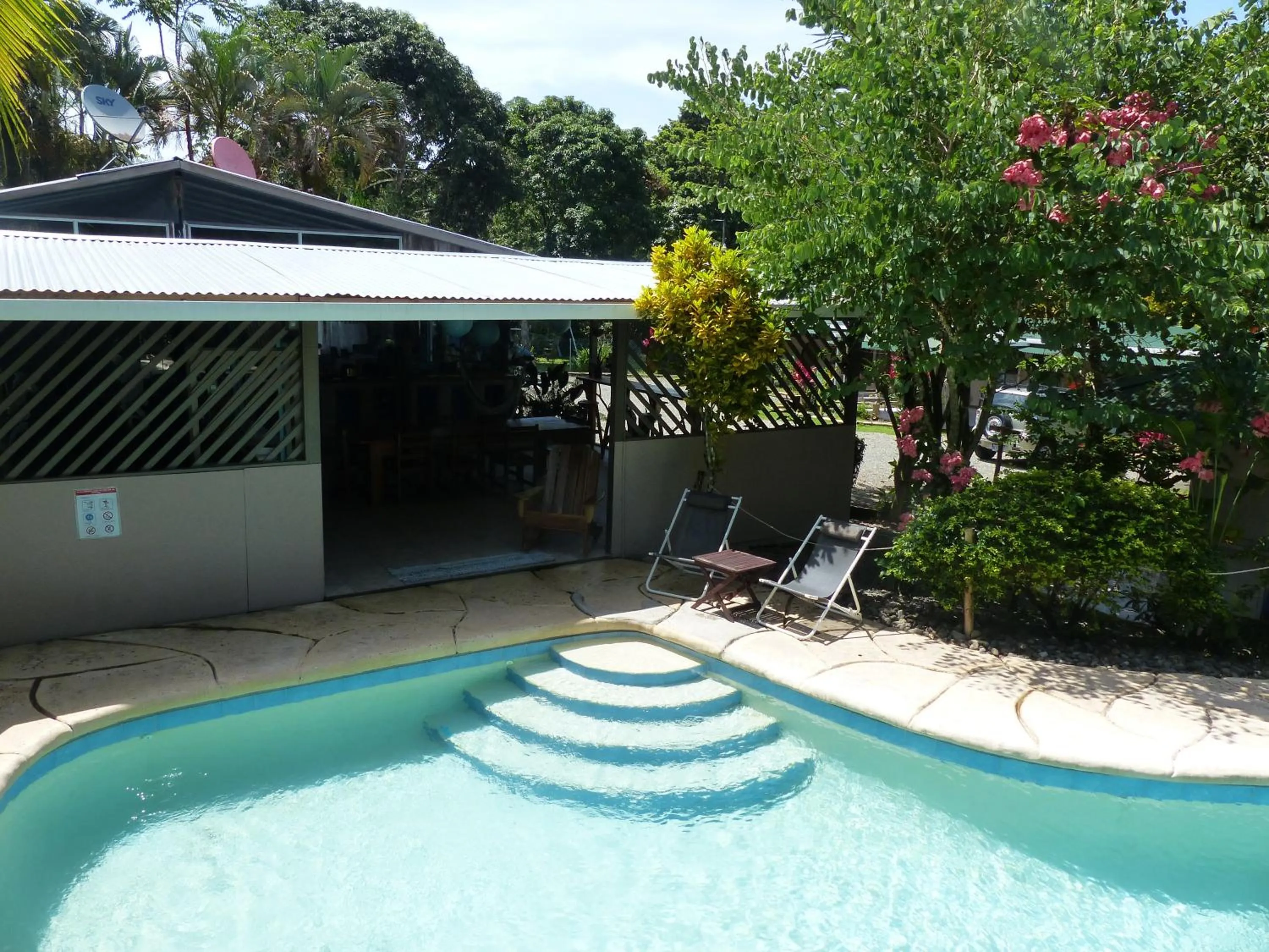 Swimming pool in Hotel El Colibri Rojo