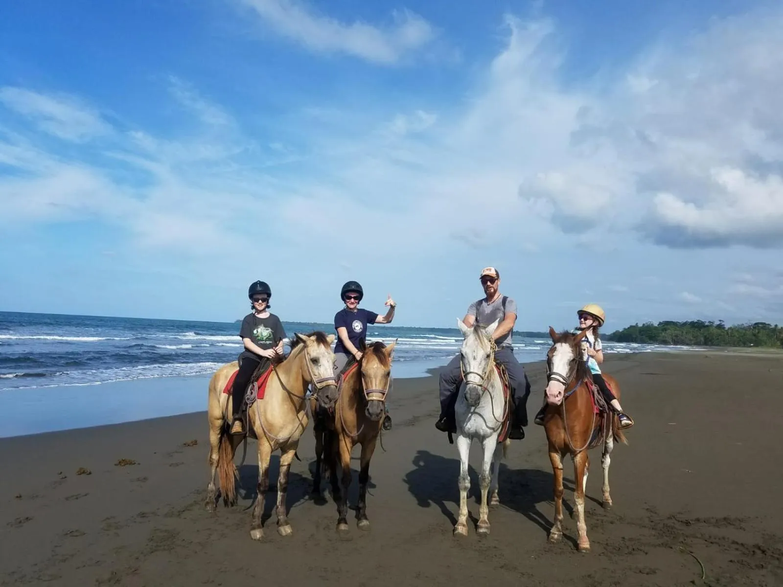 Horse-riding in Hotel El Colibri Rojo