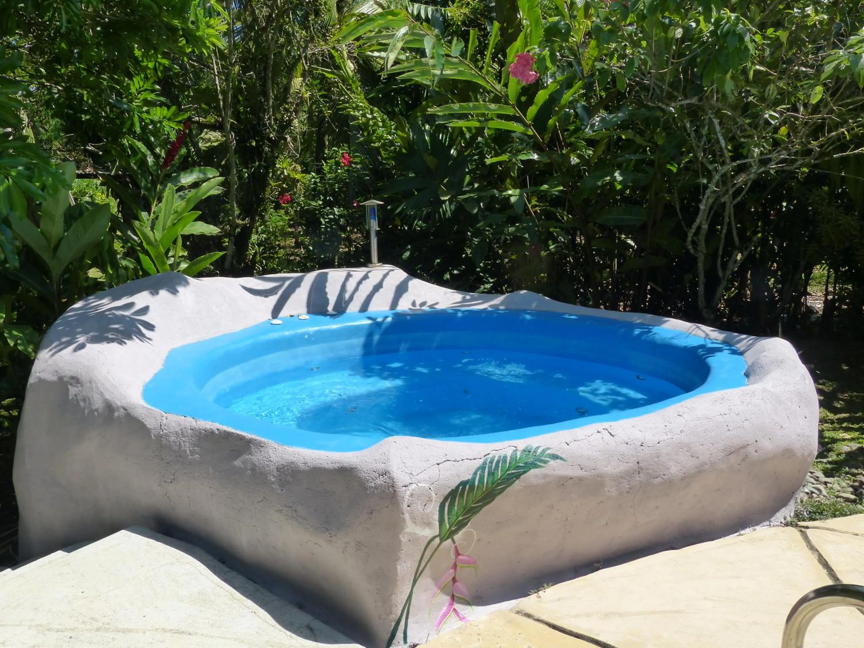 Hot Tub in Hotel El Colibri Rojo