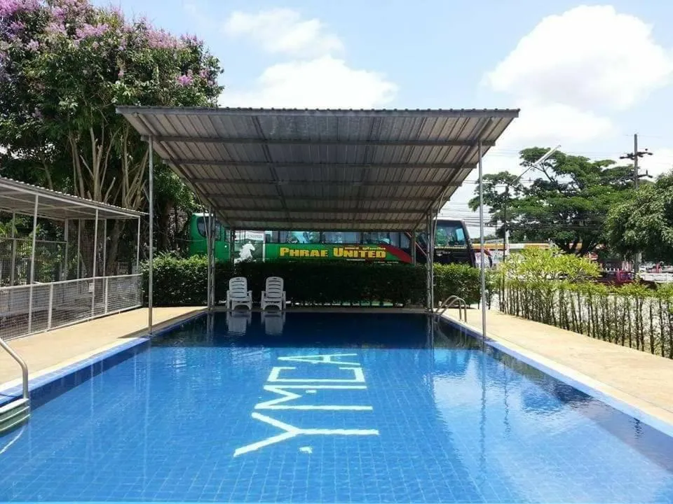 Swimming pool in YMCA International Hotel Chiangrai