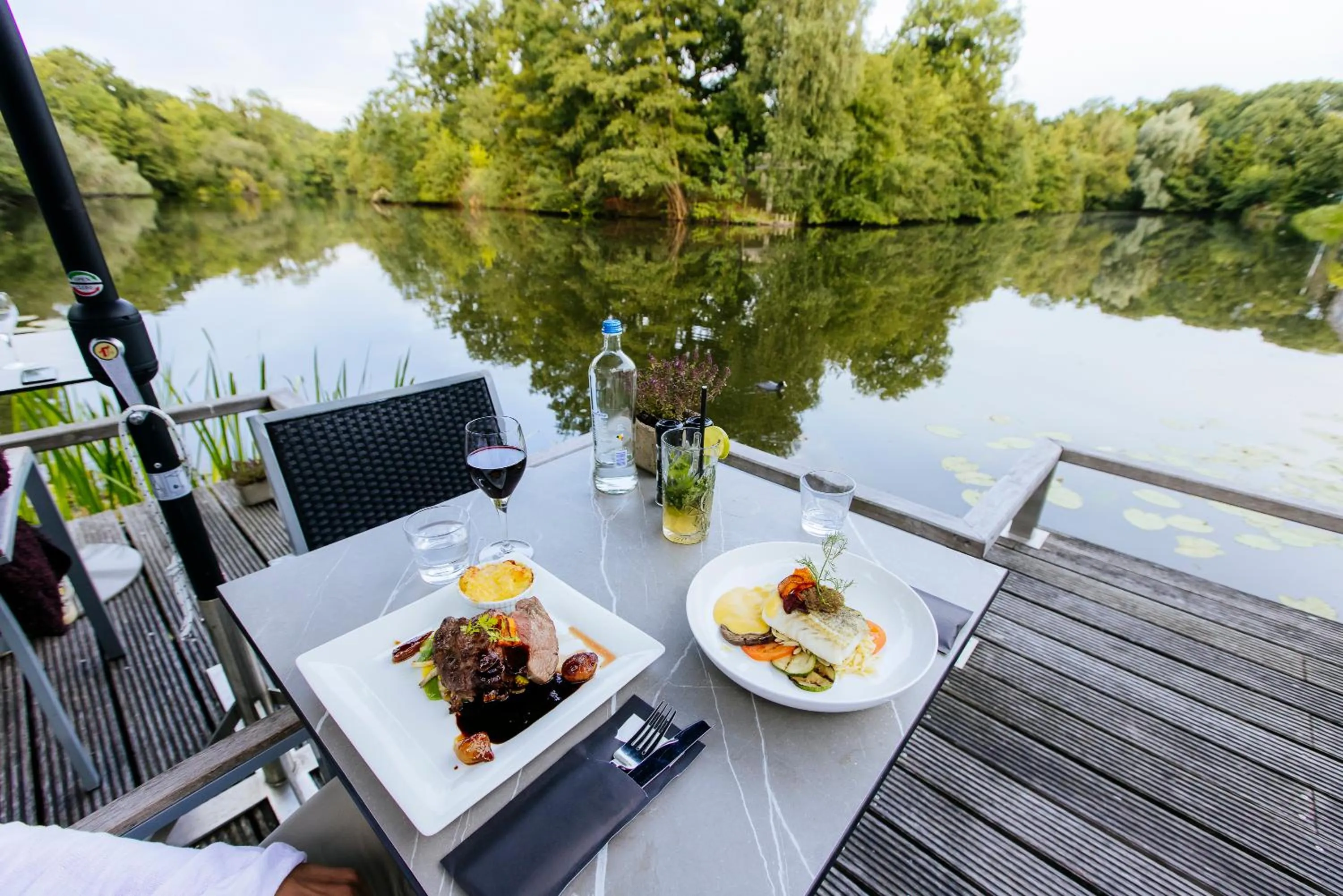 Restaurant/places to eat in Hotel Mitland