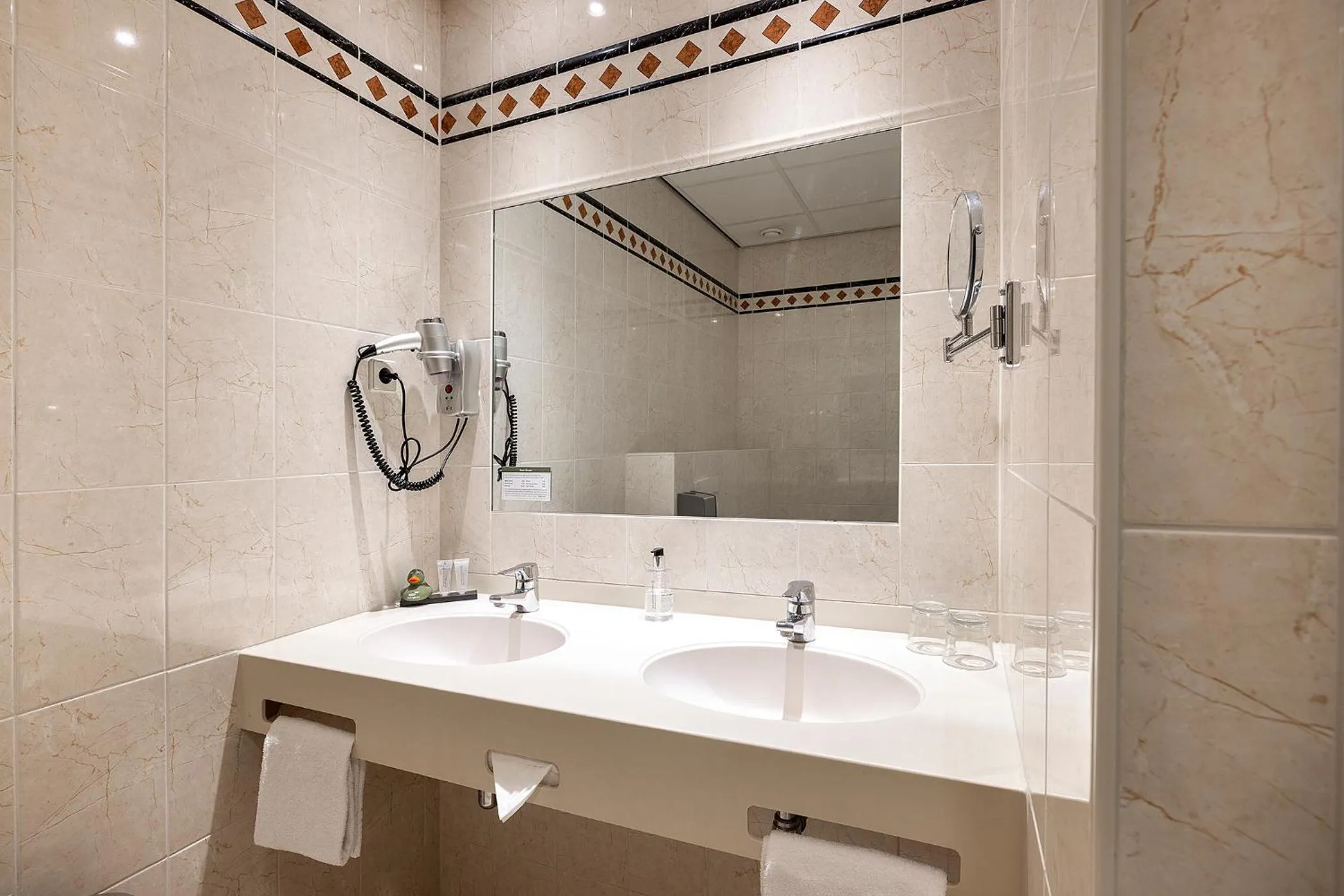 Bathroom in Hotel Mitland