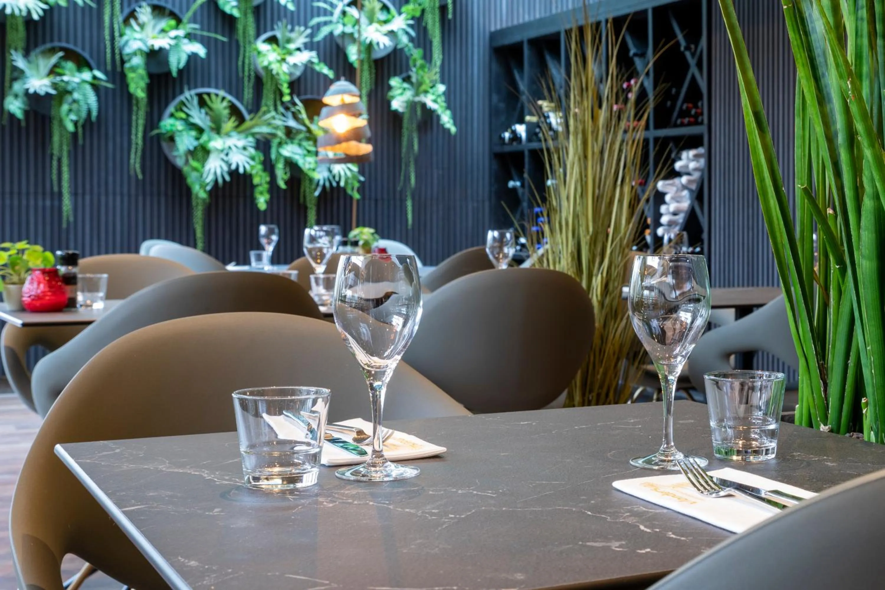 Restaurant/places to eat in Hotel Mitland