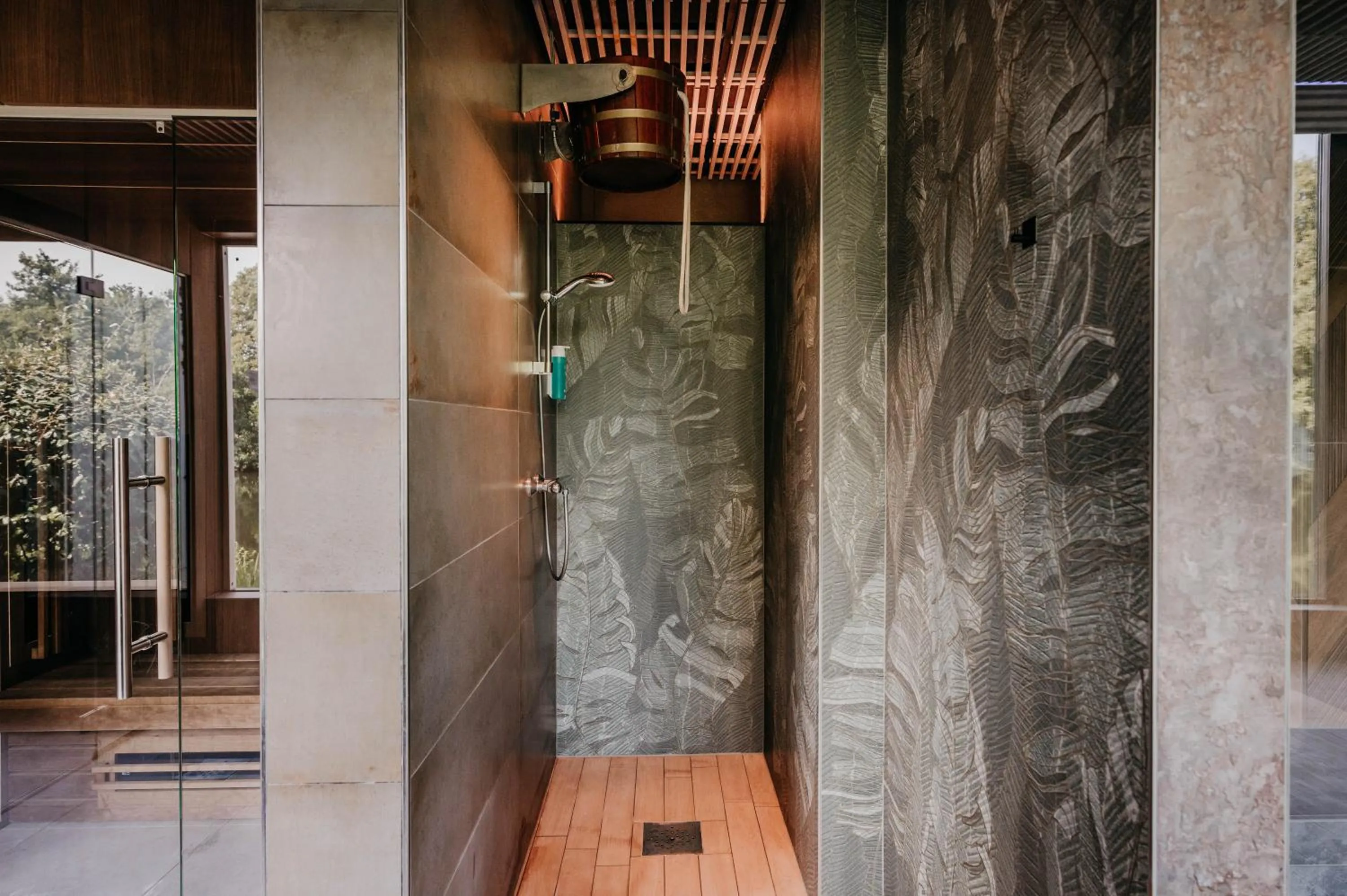 Shower in Hotel Mitland