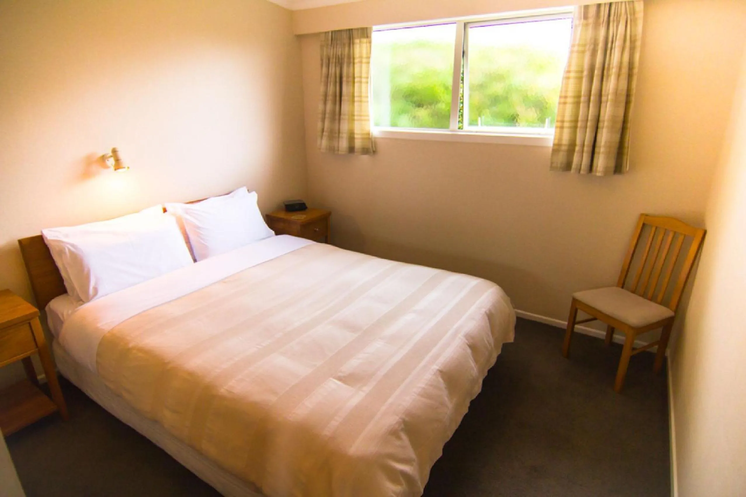 Bed in Broadway Lodge Motel