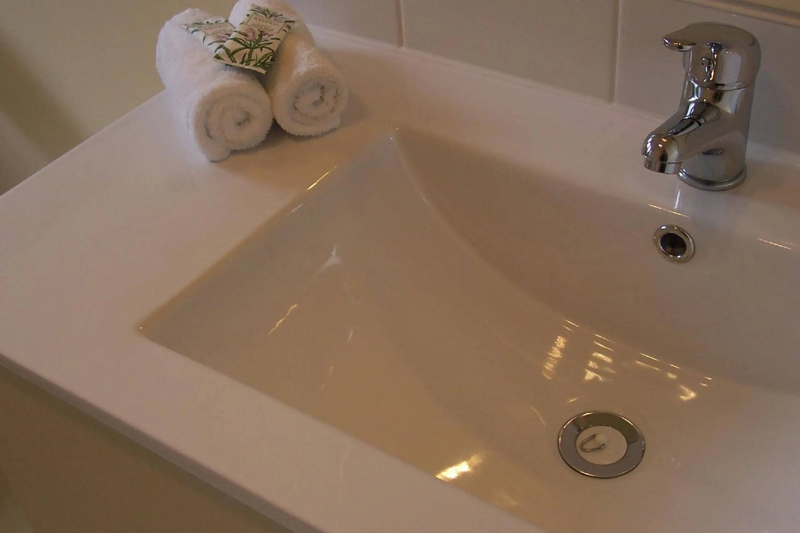 Bathroom in Broadway Lodge Motel