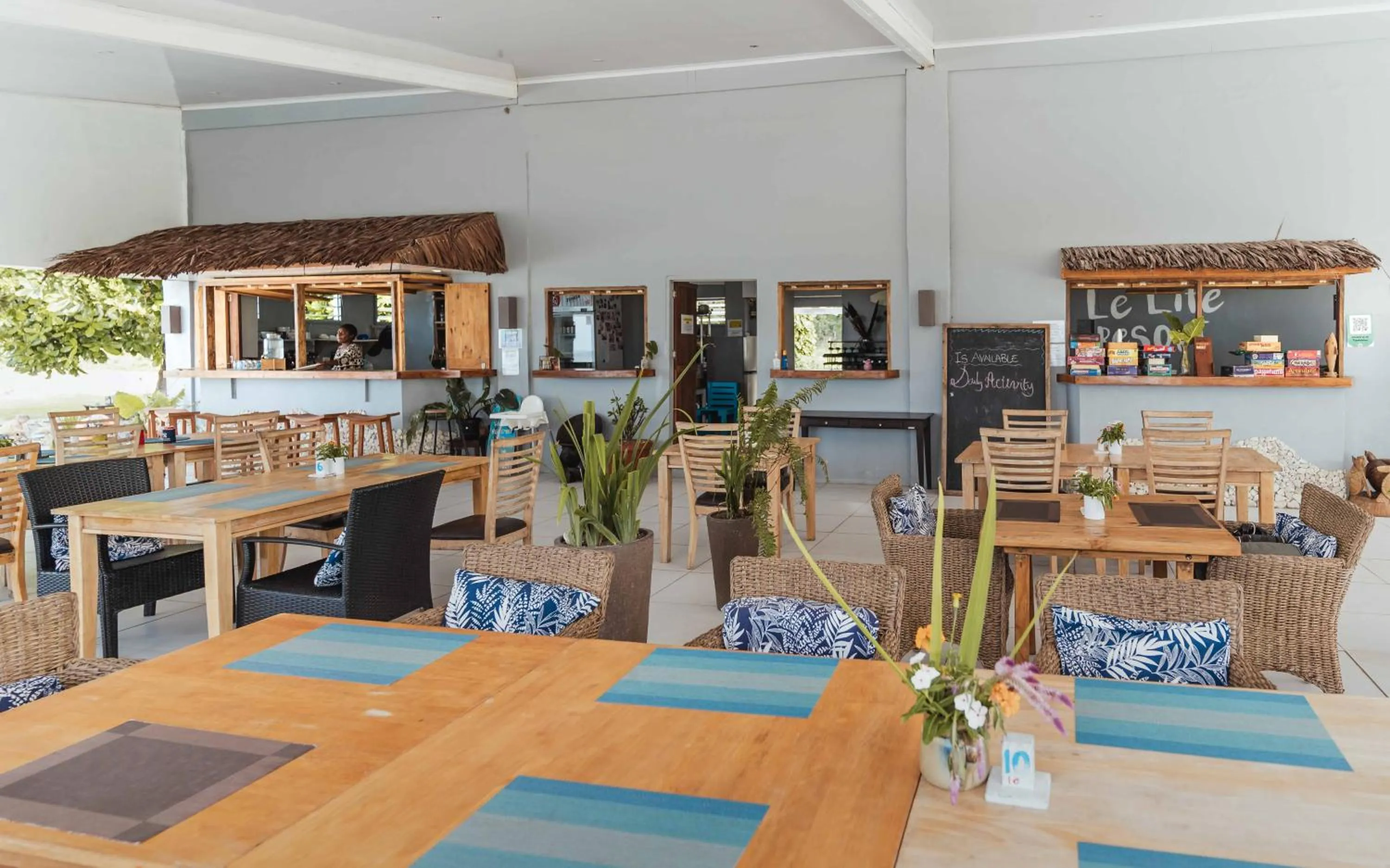 Restaurant/places to eat in Le Life Resort