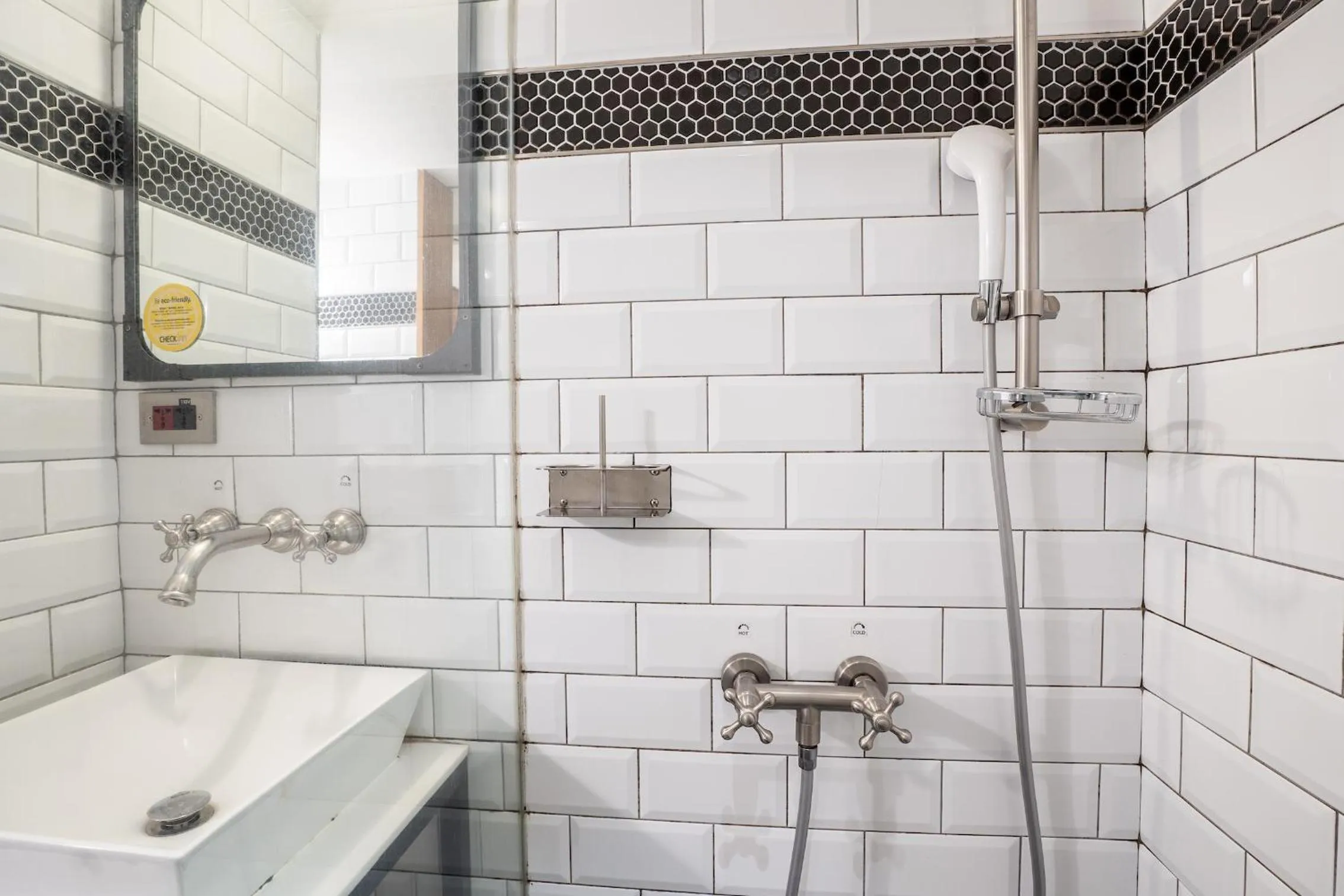 Shower in CHECK inn Taipei Songjiang