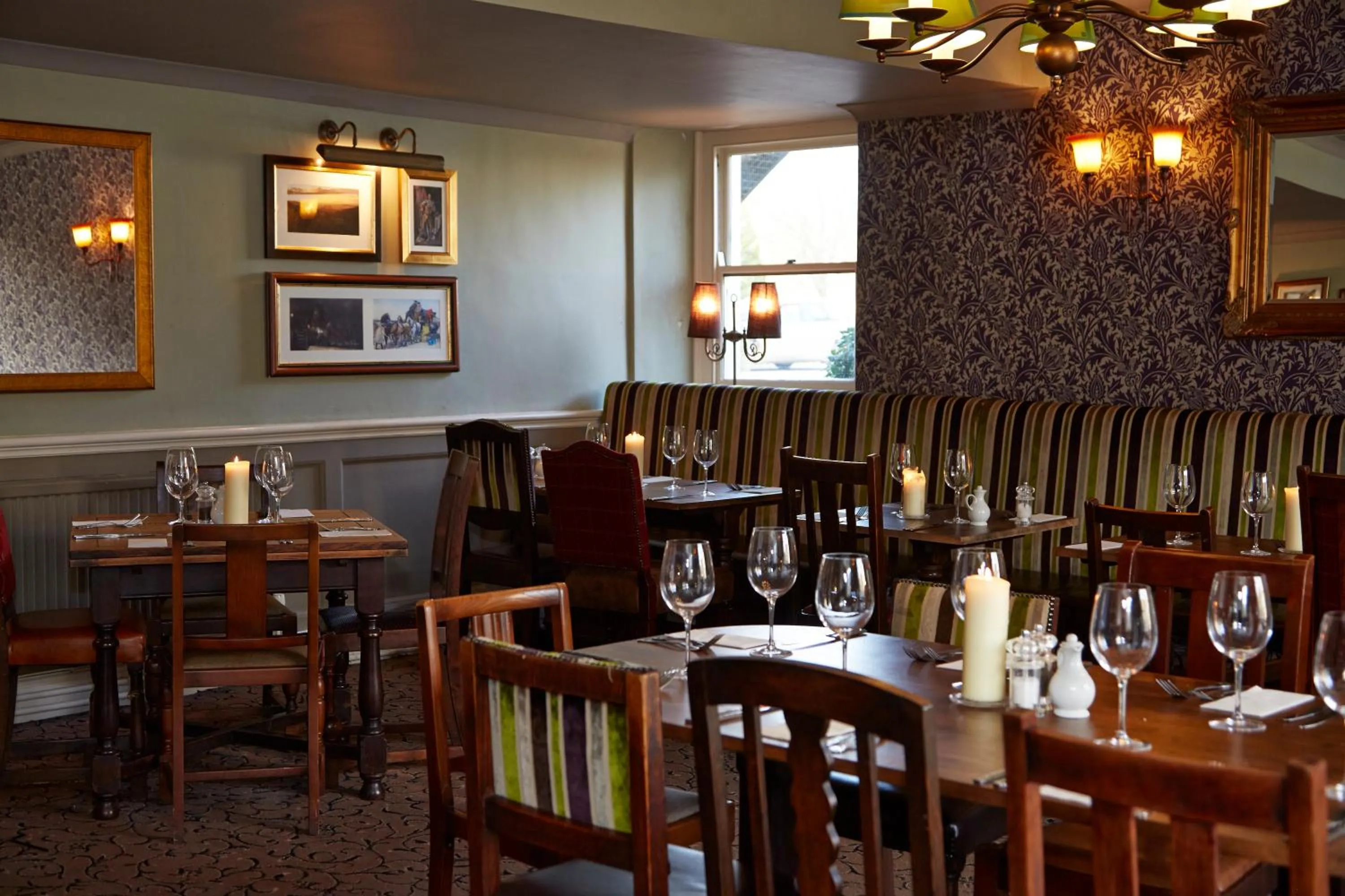 Restaurant/places to eat in Royal George Hotel by Greene King Inns