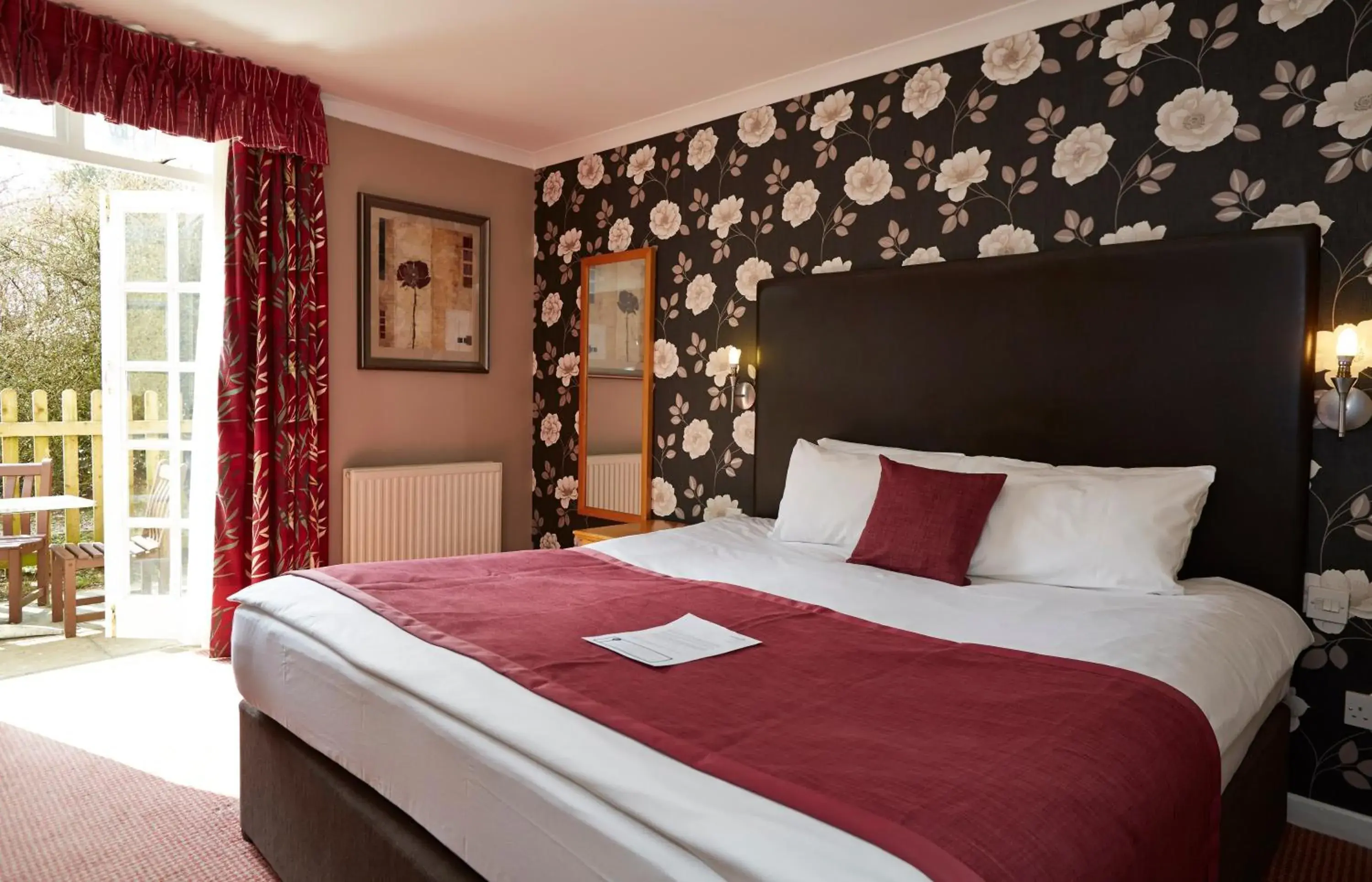 Double Room in Royal George Hotel by Greene King Inns Double Room in Royal George Hotel by Greene King Inns