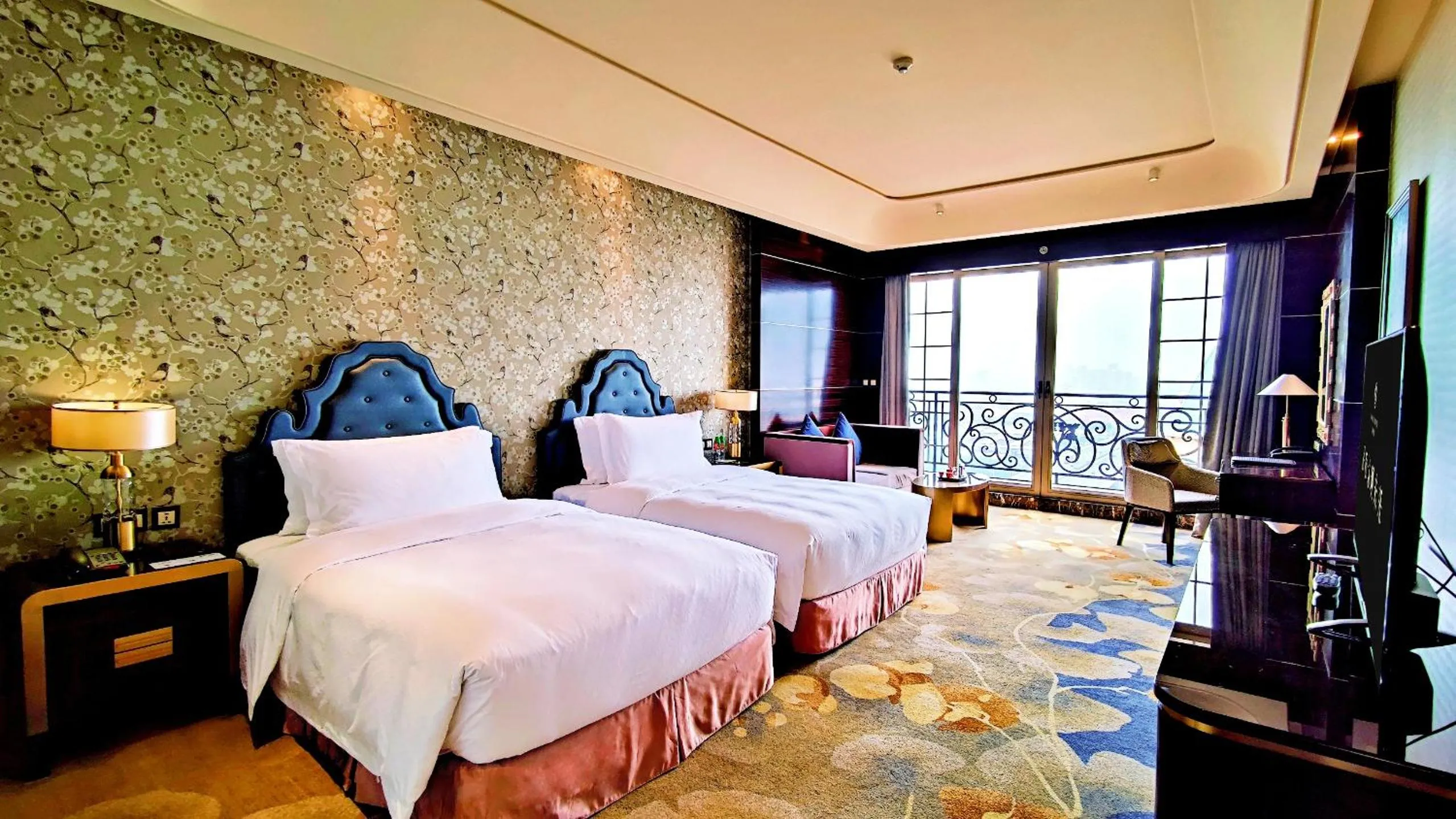 Photo of the whole room, Bed in Chateau Star River Guangzhou-Free Shuttle Between Hotel And Exhibition Center & Welcome Drink During Canton Fair