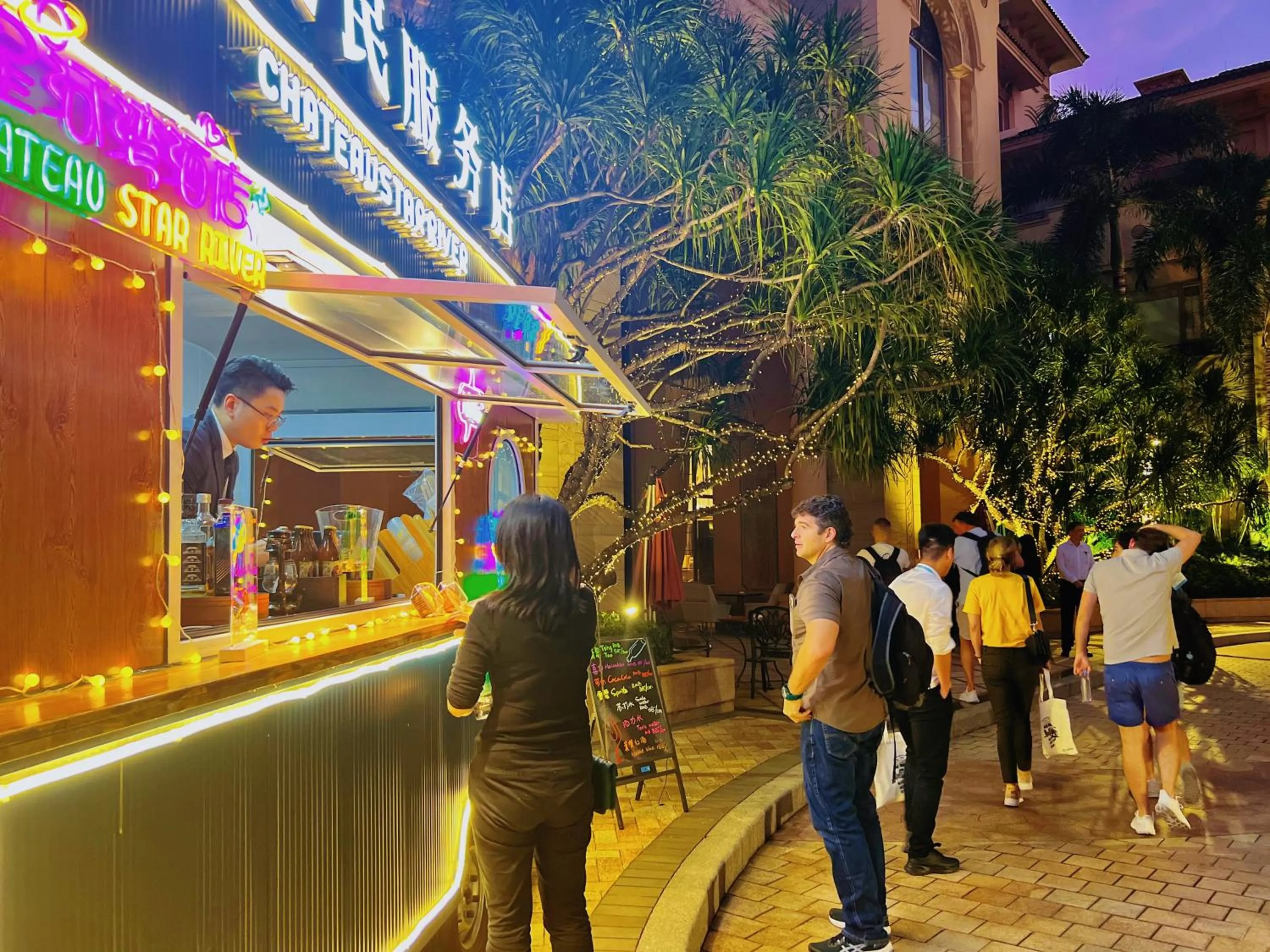 Property building in Chateau Star River Guangzhou-Free Shuttle Between Hotel And Exhibition Center & Welcome Drink During Canton Fair