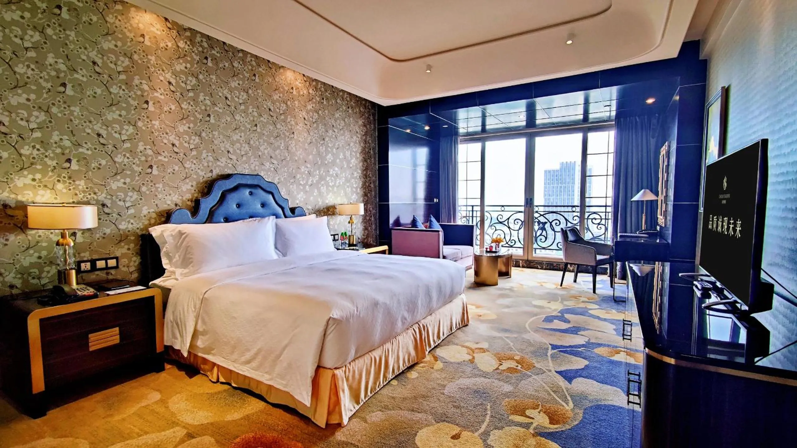 Photo of the whole room, Bed in Chateau Star River Guangzhou-Free Shuttle Between Hotel And Exhibition Center & Welcome Drink During Canton Fair