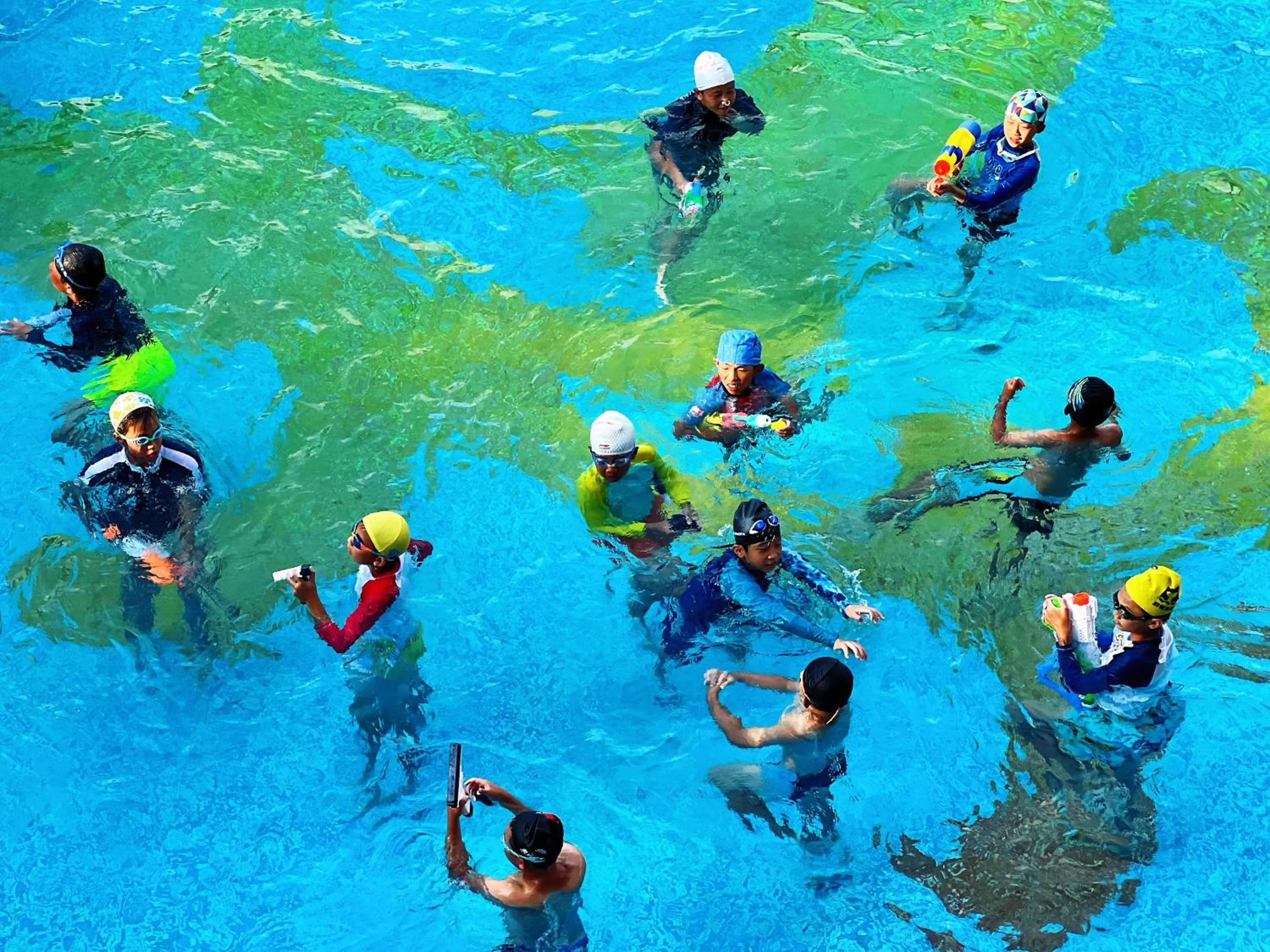 Swimming pool in Chateau Star River Guangzhou-Free Shuttle Between Hotel And Exhibition Center & Welcome Drink During Canton Fair