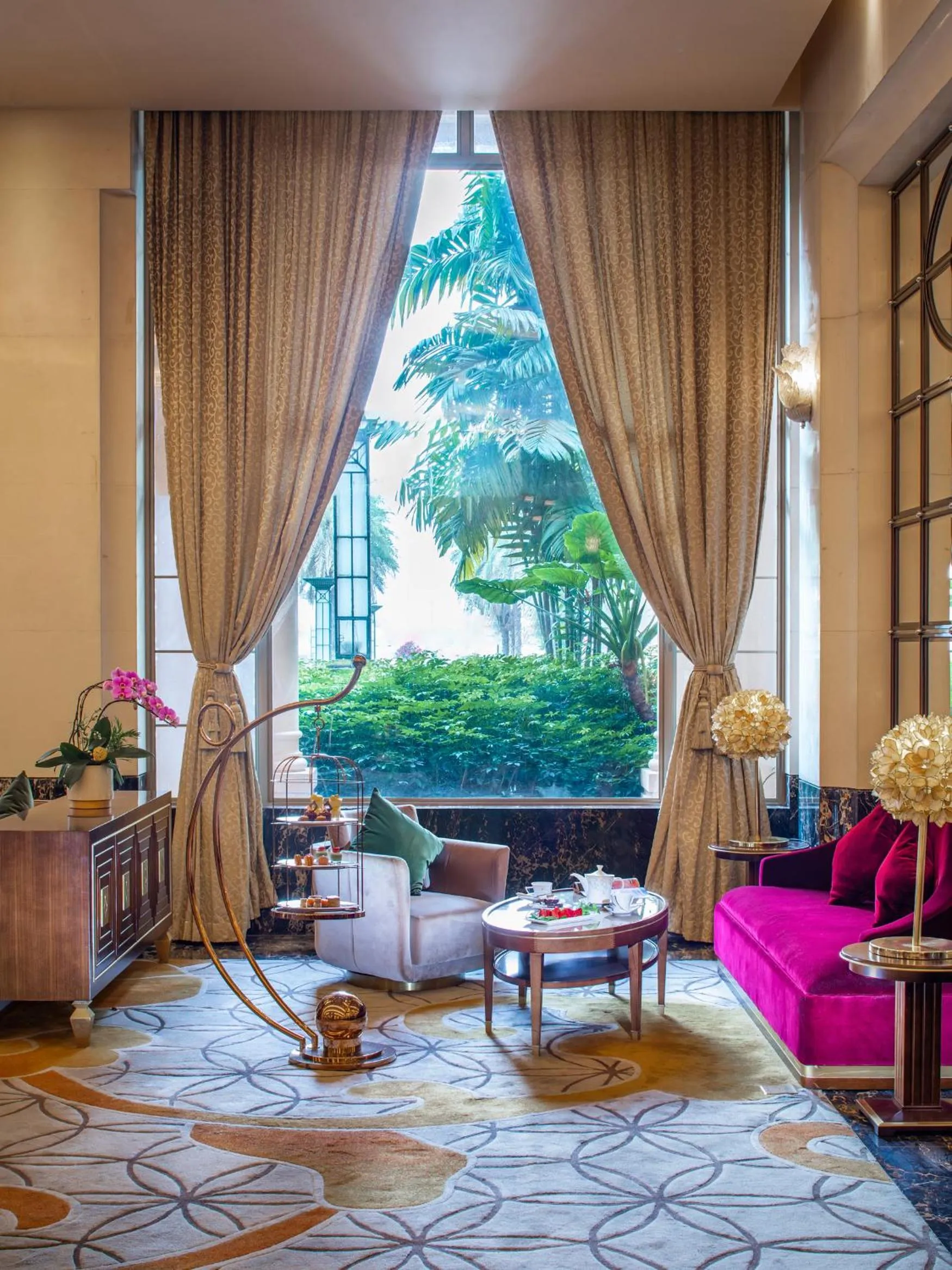 Lounge or bar in Chateau Star River Guangzhou-Free Shuttle Between Hotel And Exhibition Center & Welcome Drink During Canton Fair