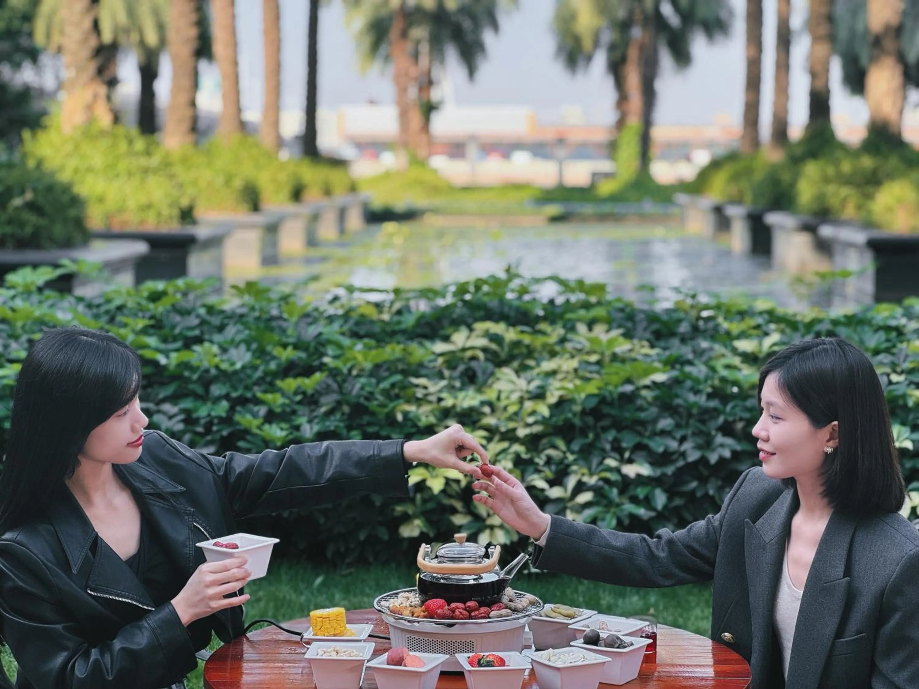 Property building in Chateau Star River Guangzhou-Free Shuttle Between Hotel And Exhibition Center & Welcome Drink During Canton Fair