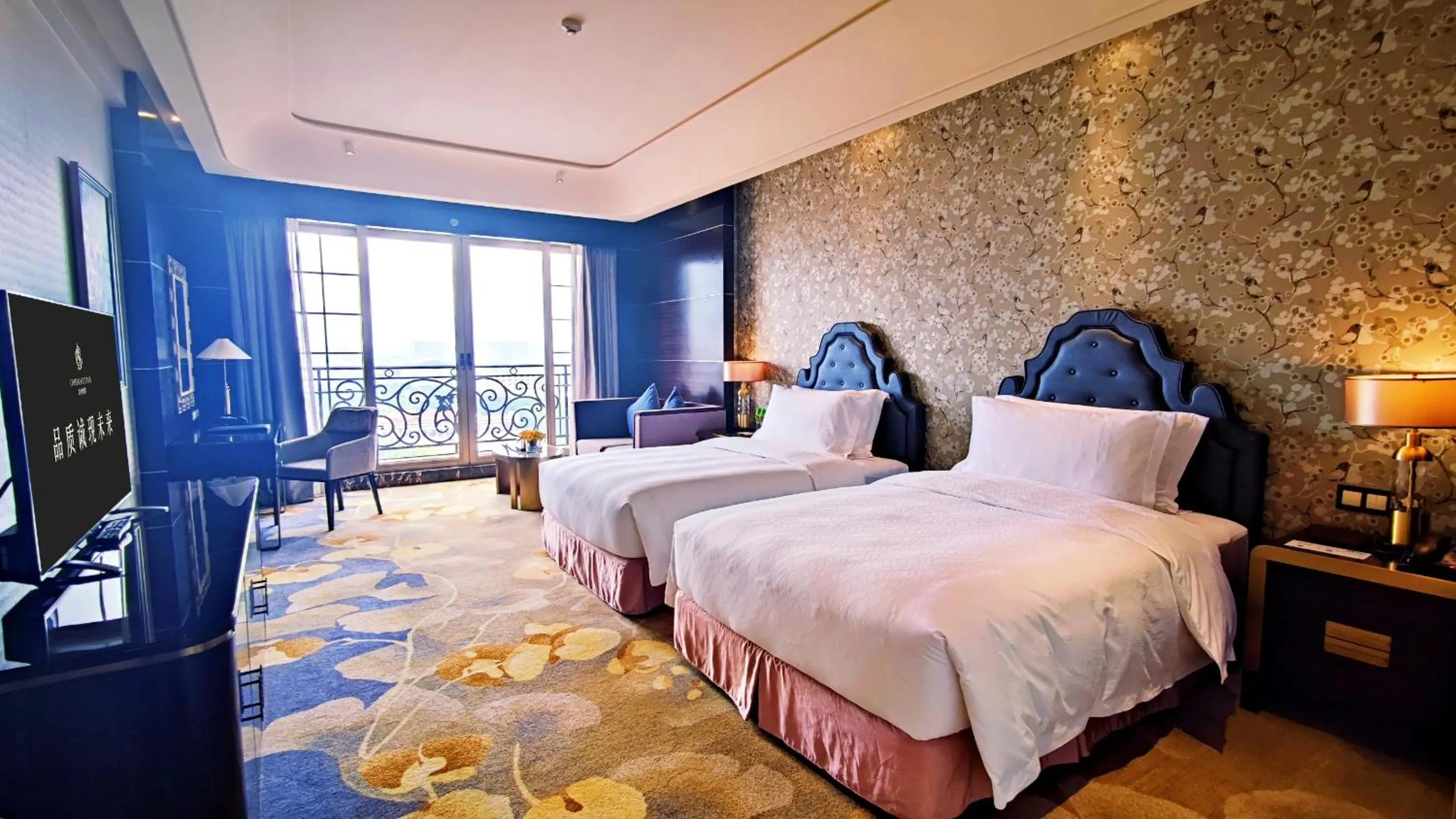 Photo of the whole room, Bed in Chateau Star River Guangzhou-Free Shuttle Between Hotel And Exhibition Center & Welcome Drink During Canton Fair