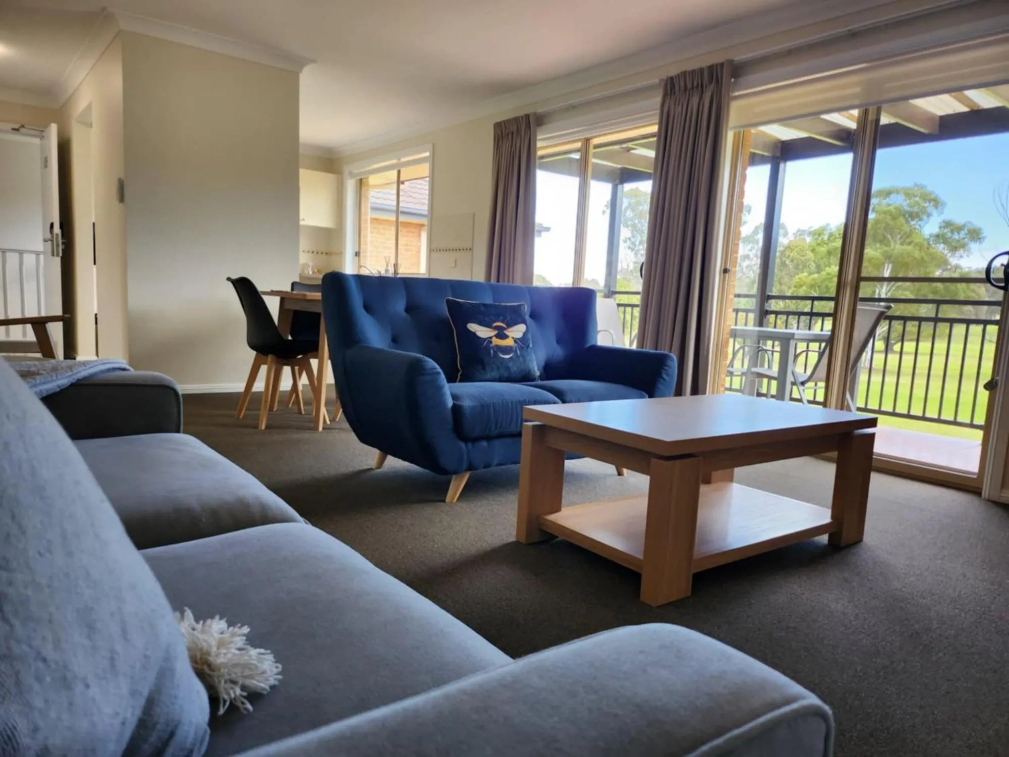 Living room in Cootamundra Heritage Motel & Apartments