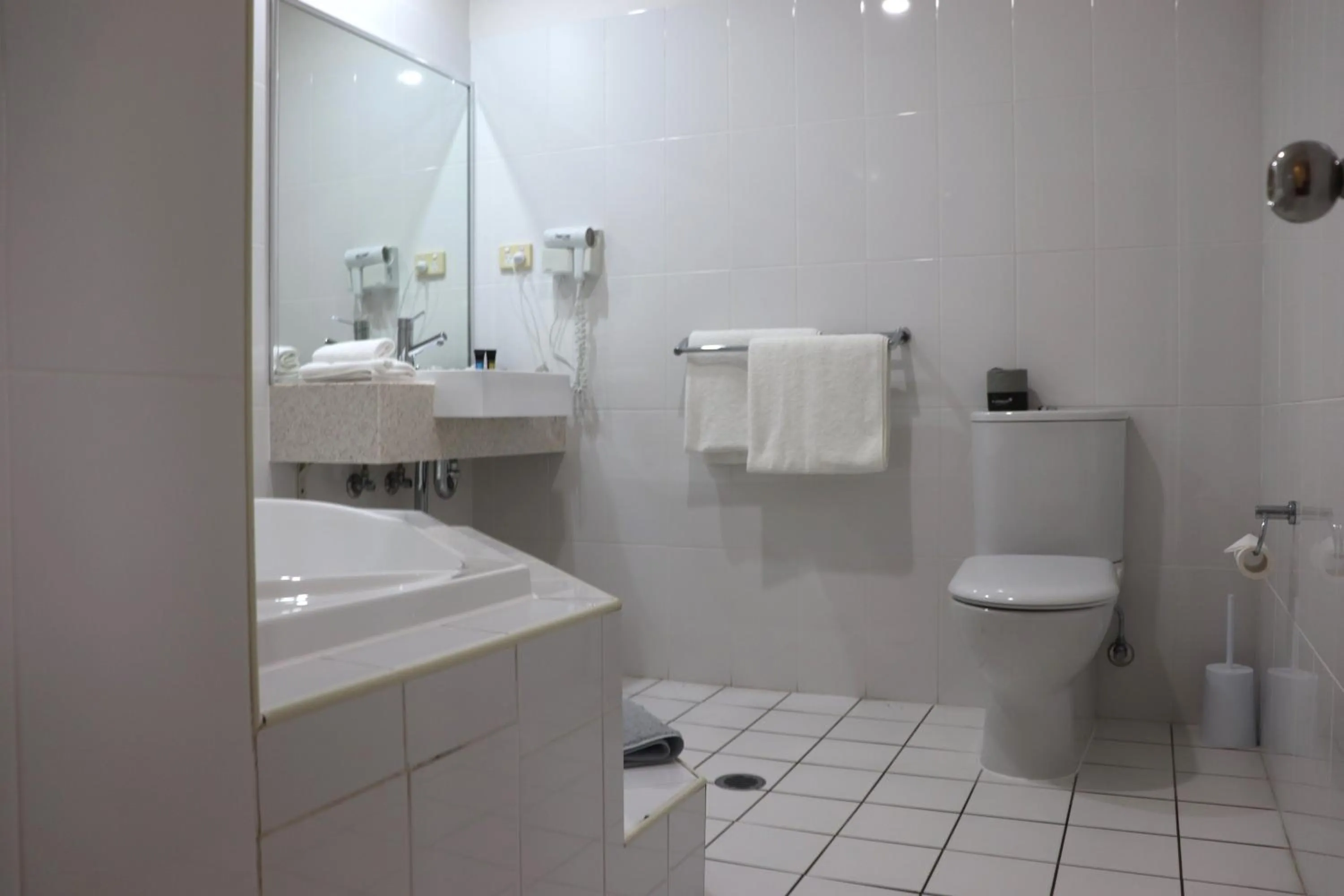 Bathroom in Cootamundra Heritage Motel & Apartments