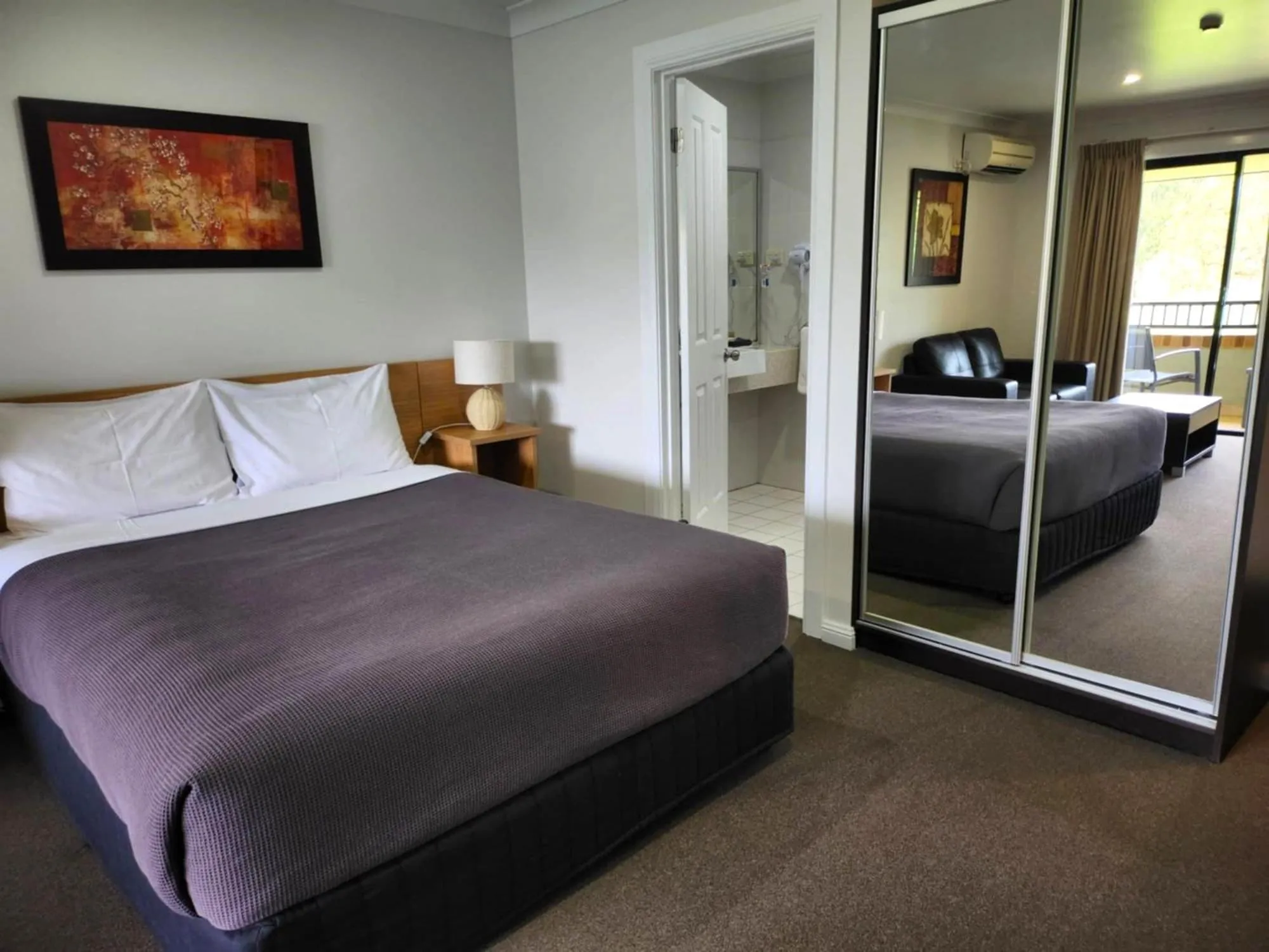 Photo of the whole room, Bed in Cootamundra Heritage Motel & Apartments
